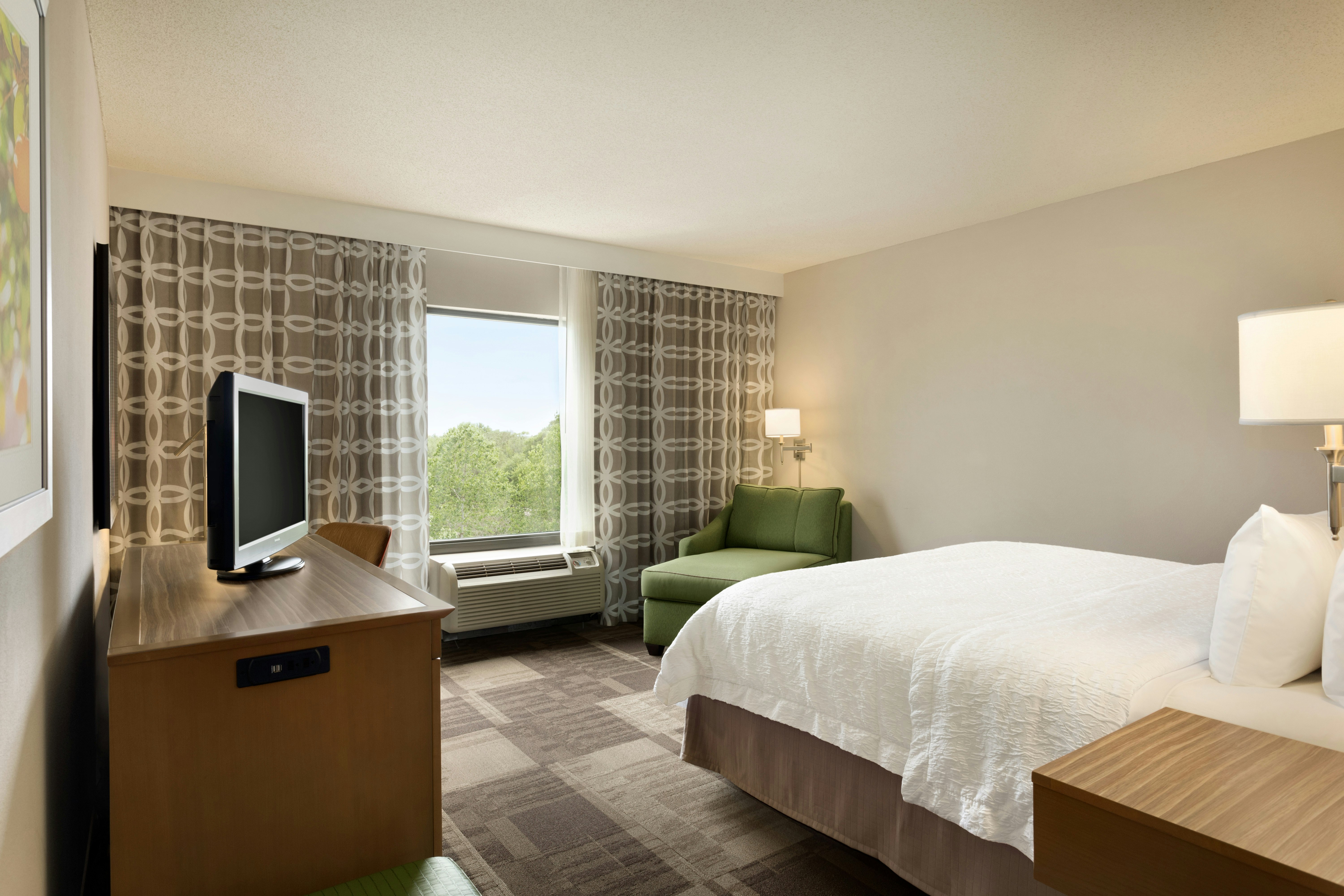 Hampton Inn & Suites Largo