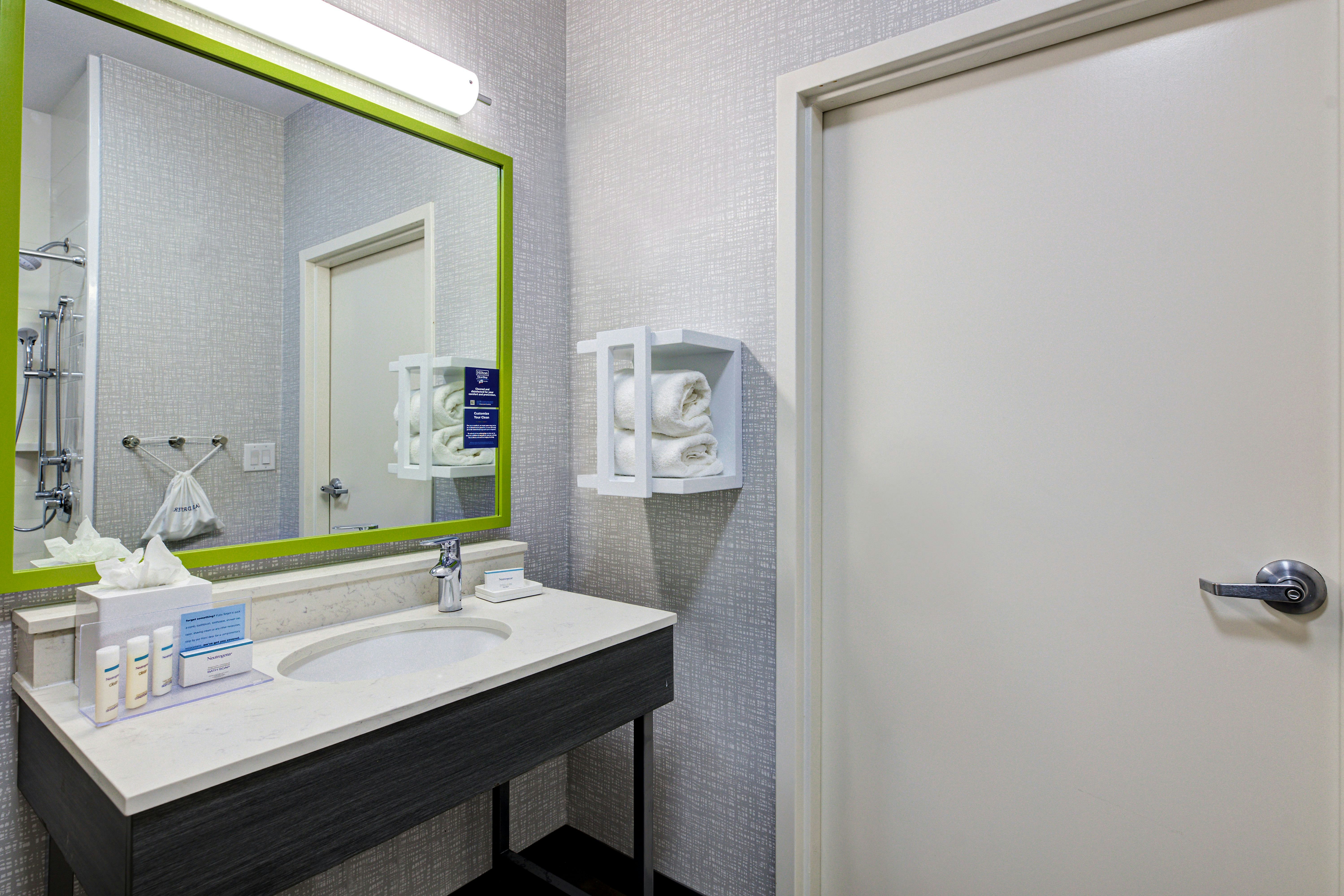 1 KNG ACCESSIBLE TUB NS