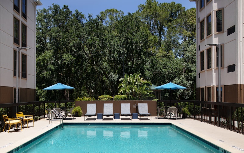 Party Venues in Florida – Hampton Inn & Suites Tampa-North: Tranquil Retreat