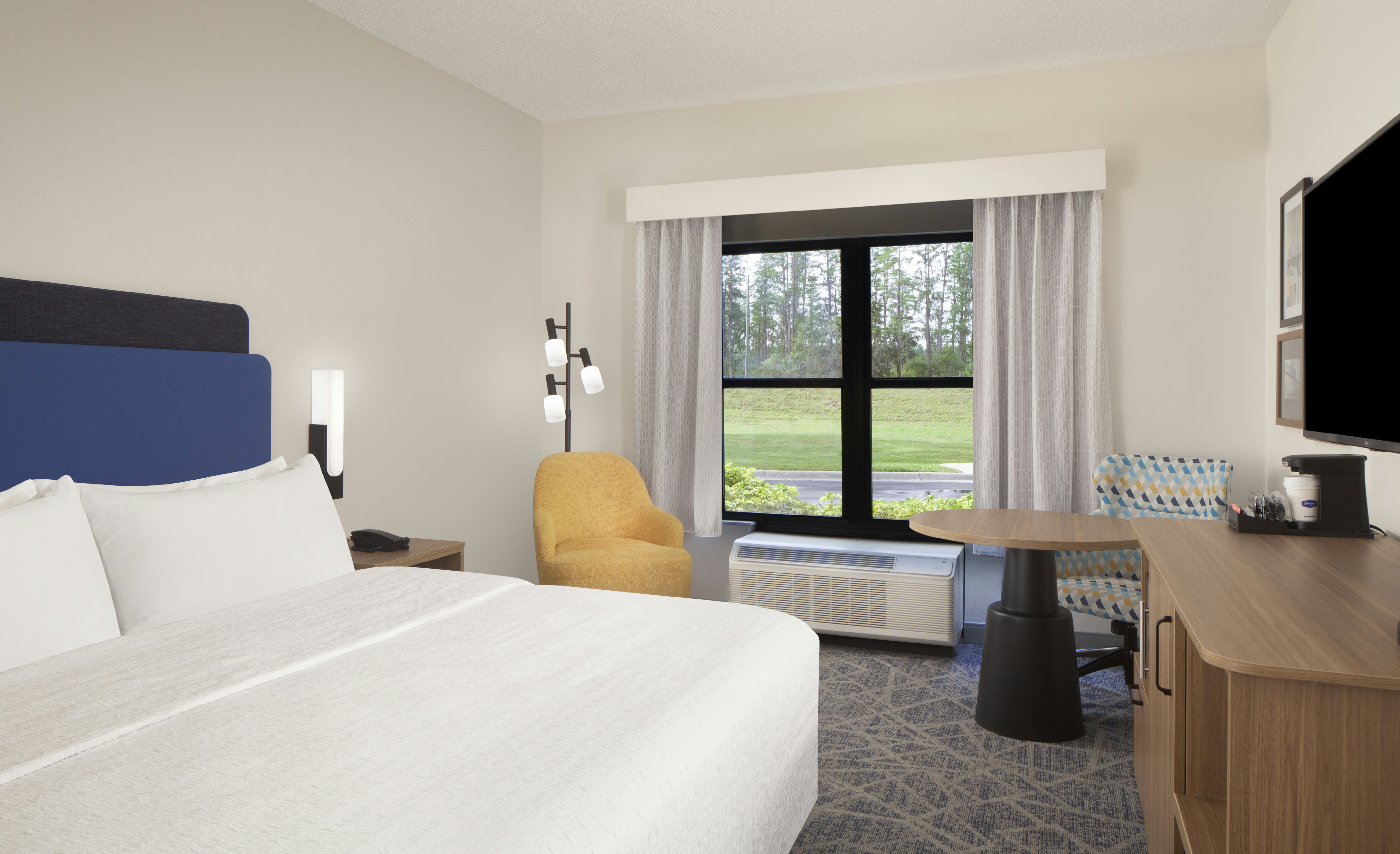 Party Venues in Florida – Hampton Inn & Suites Tampa-North: Tranquil Retreat