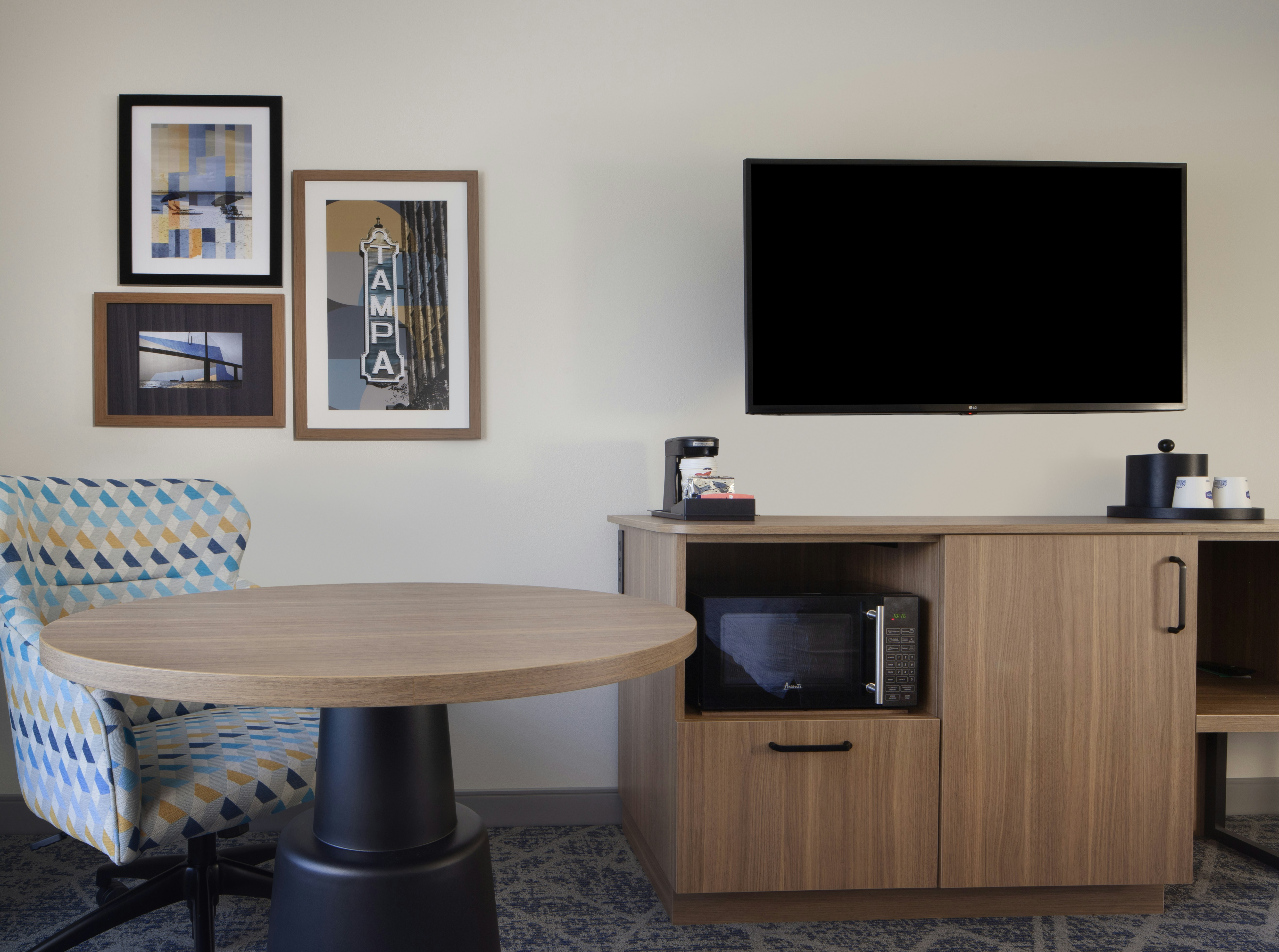 Party Venues in Florida – Hampton Inn & Suites Tampa-North: Tranquil Retreat