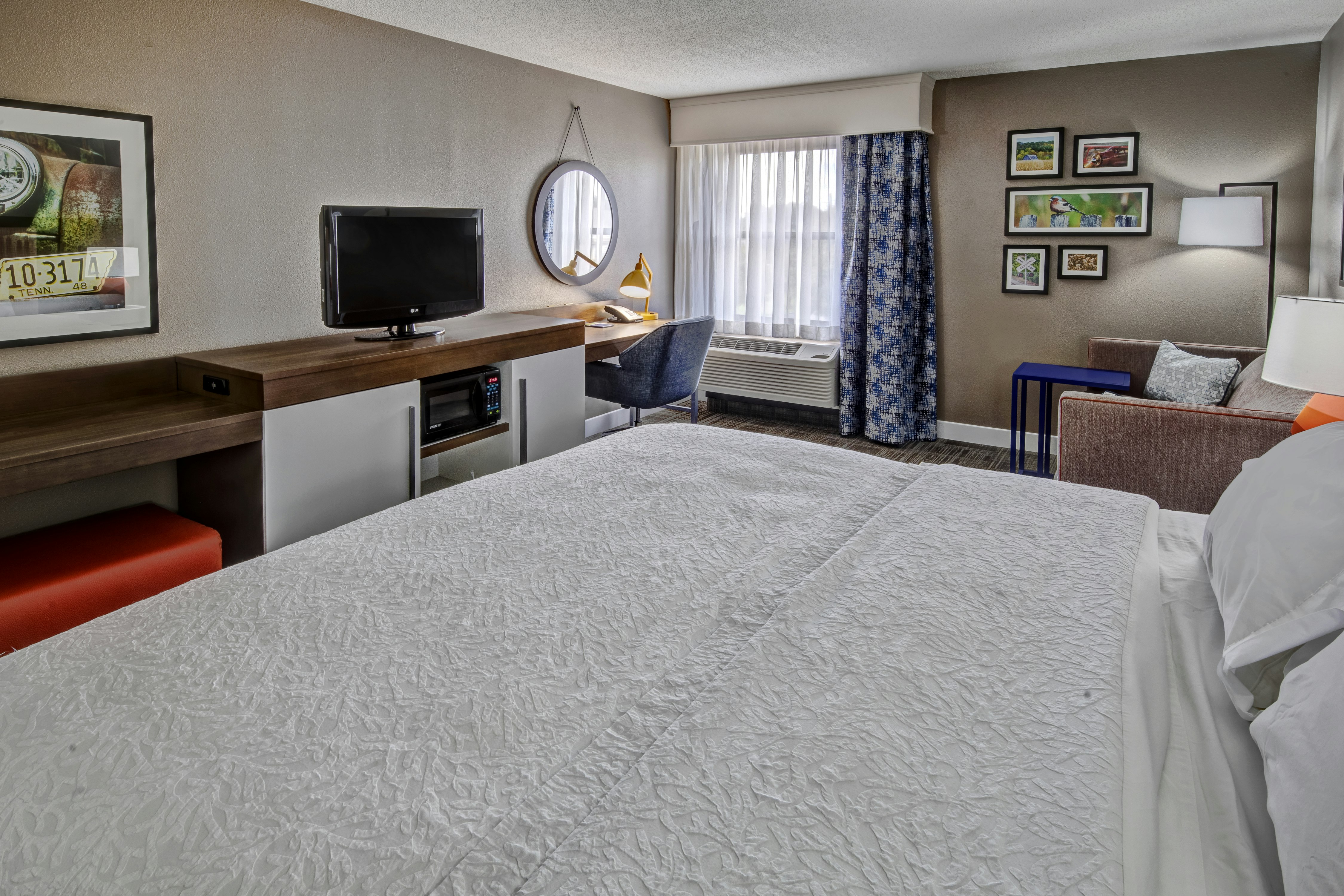 1 KING BED NONSMOKING