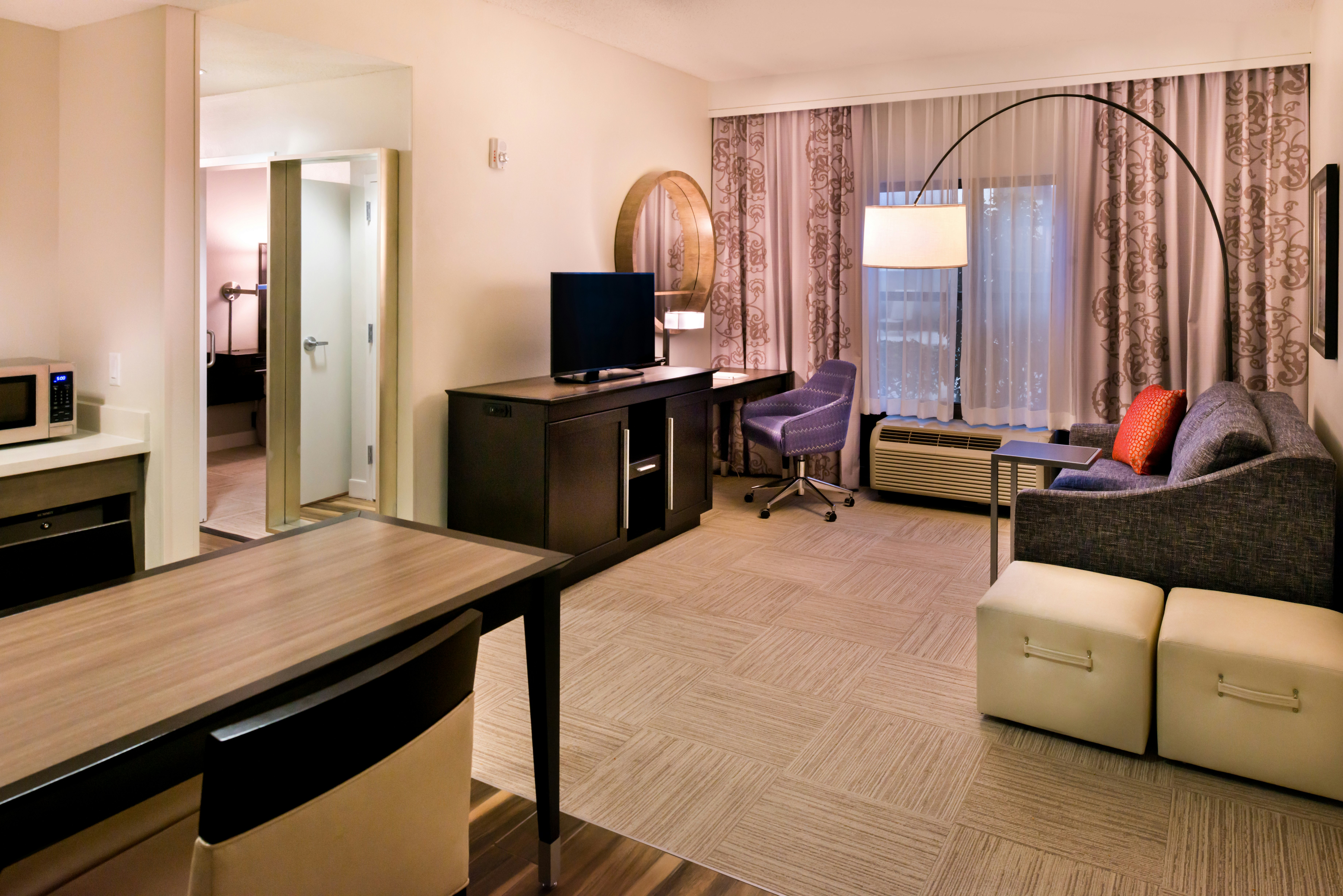 1 KING 1BDRM STE NS