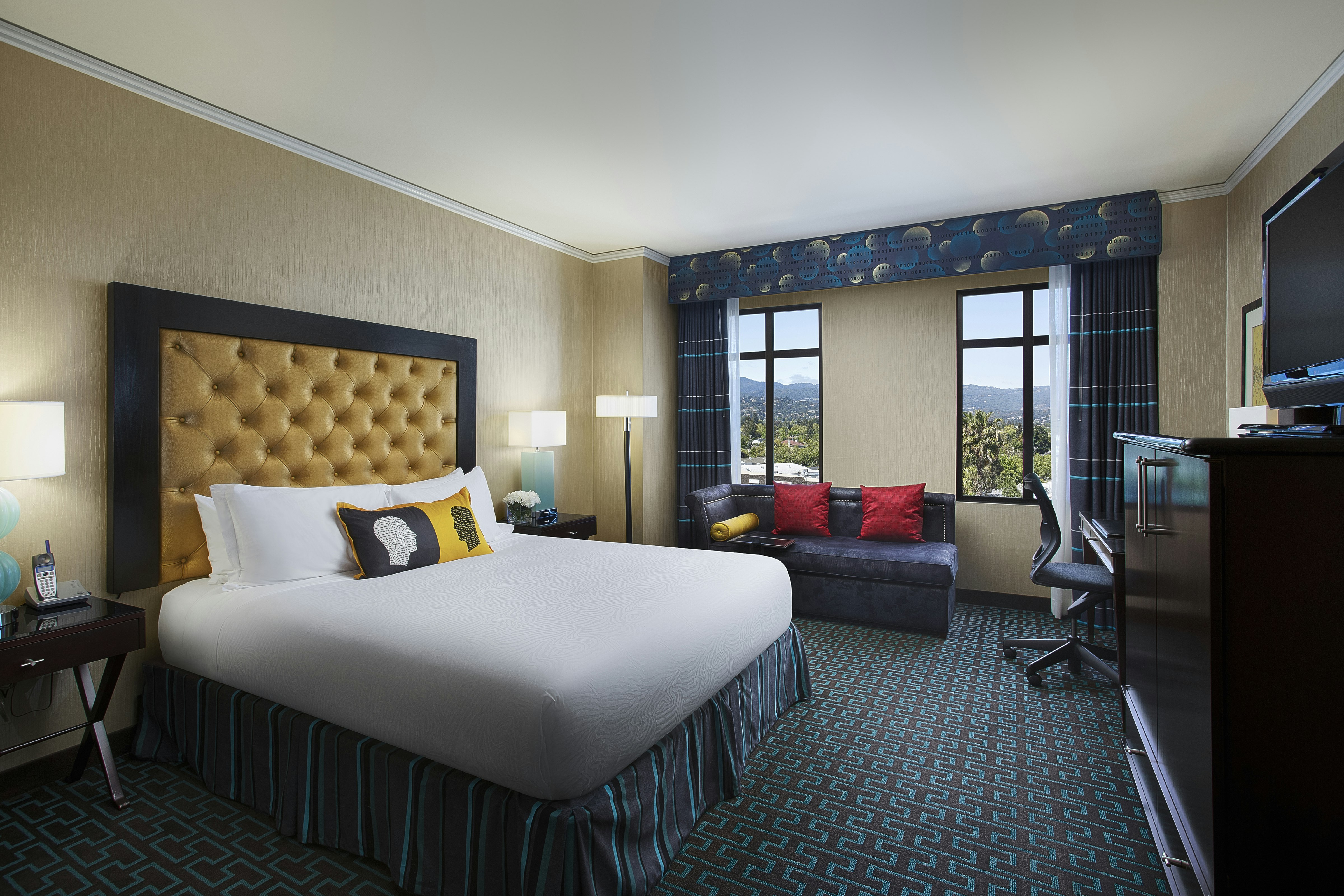 1 KING BED MOUNTAIN VIEW
