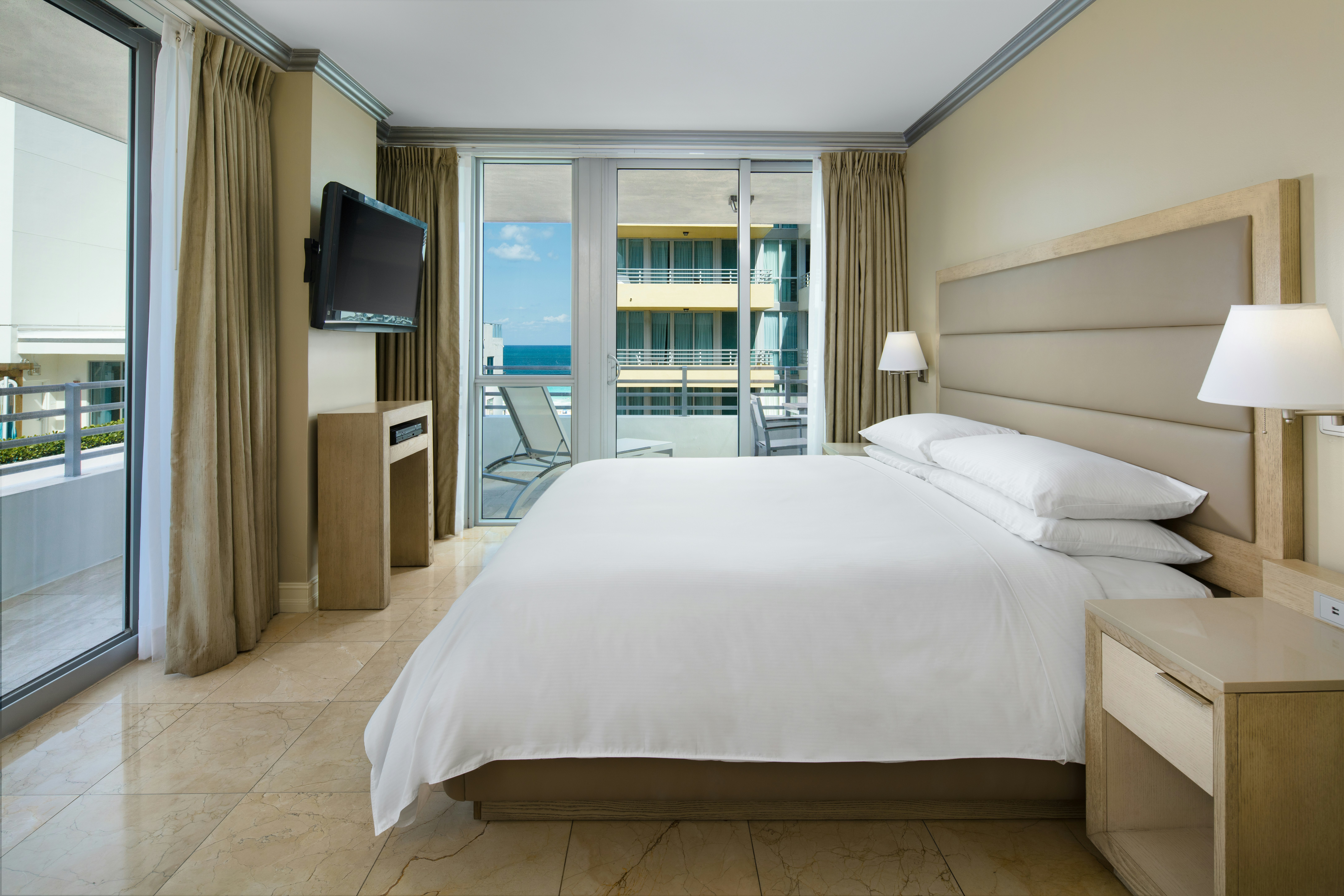 1 KING BDRM SUITE BALCONY
