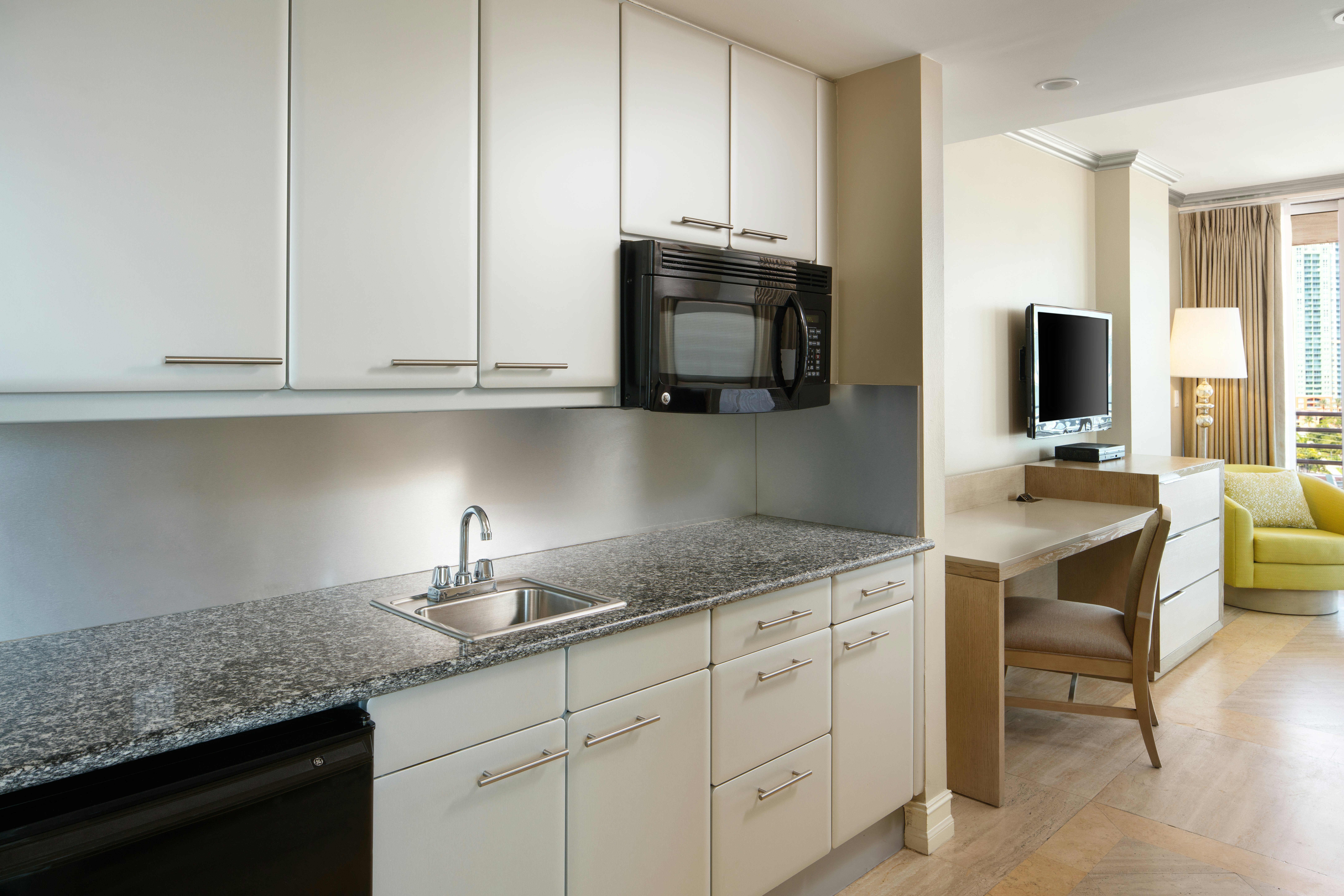 1KING DLX STUDIO CITY VIEW