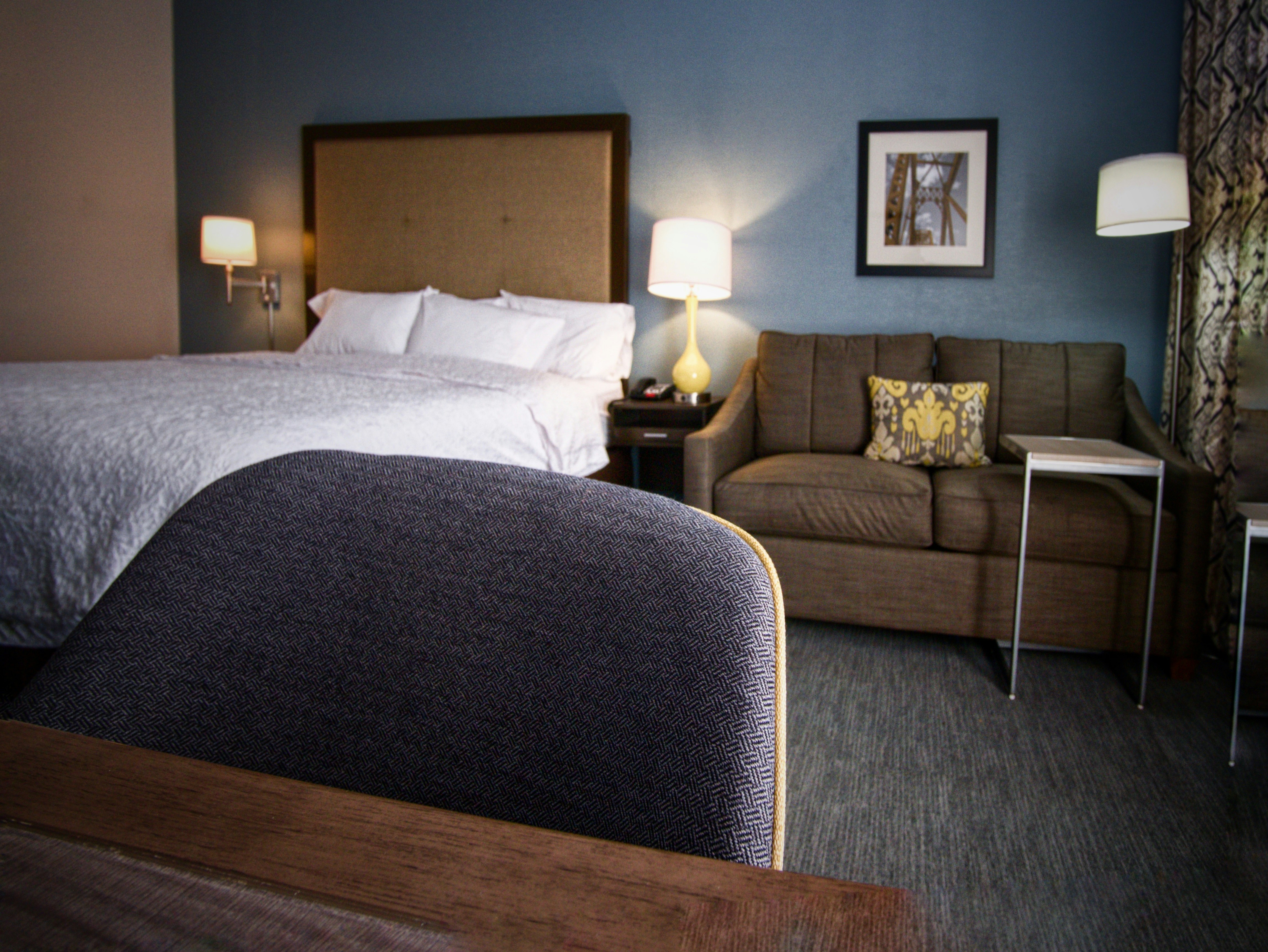 1 KING SUITE /SOFA BED NS