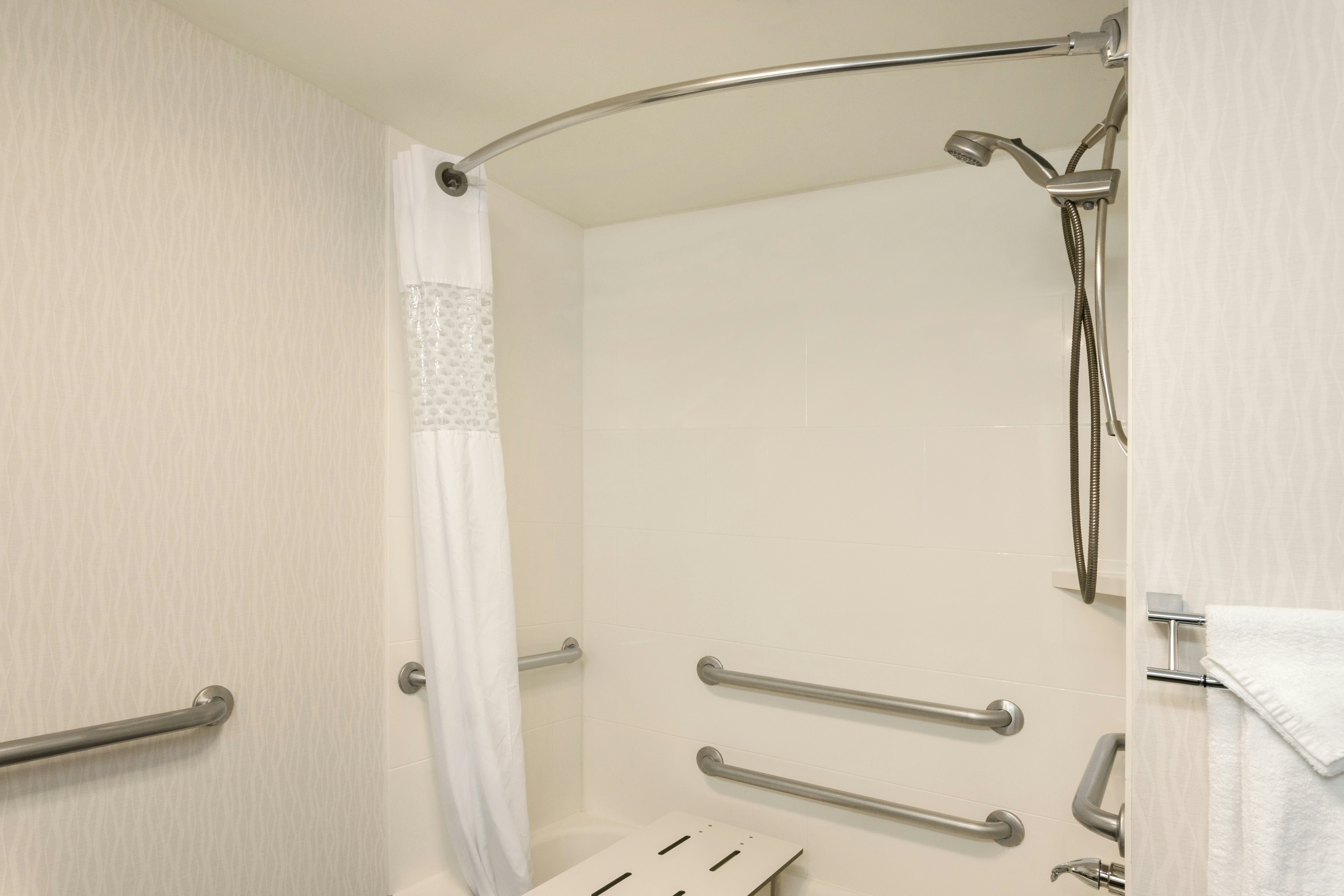 1 KNG ACCESSIBLE TUB NS