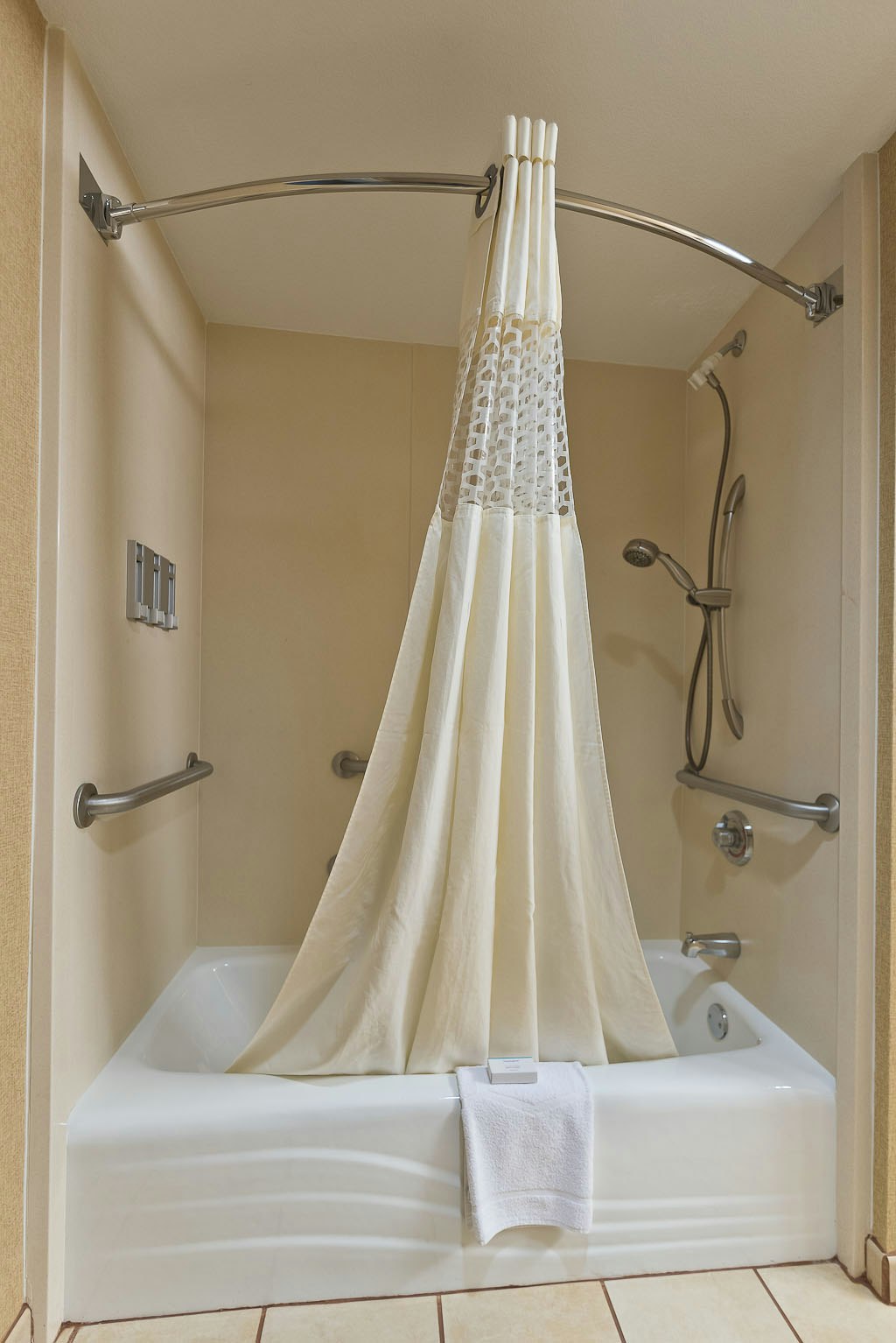 1 KN ACC TUB SUITE NOSMOK