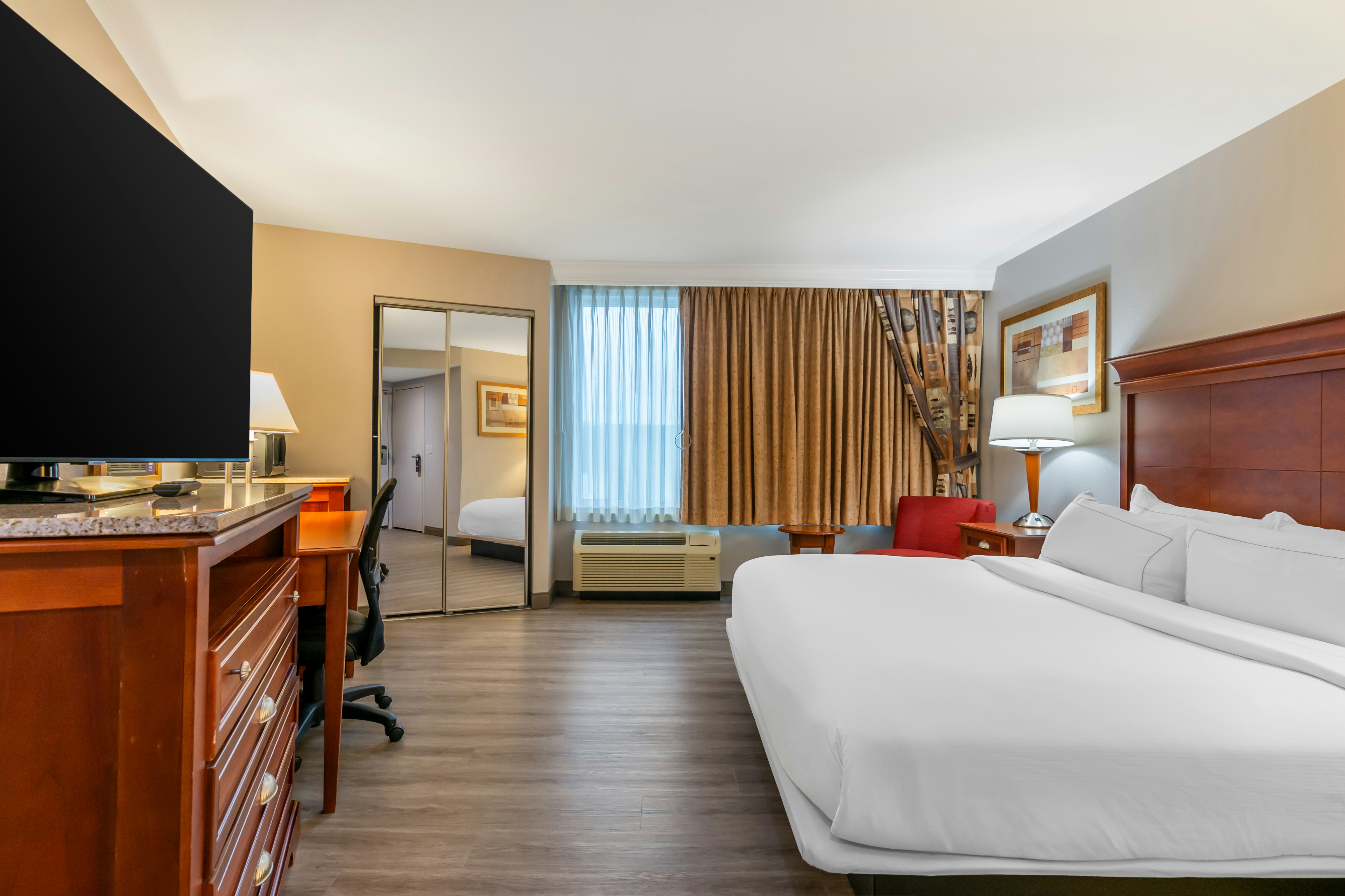 1 KING BED NONSMOKING