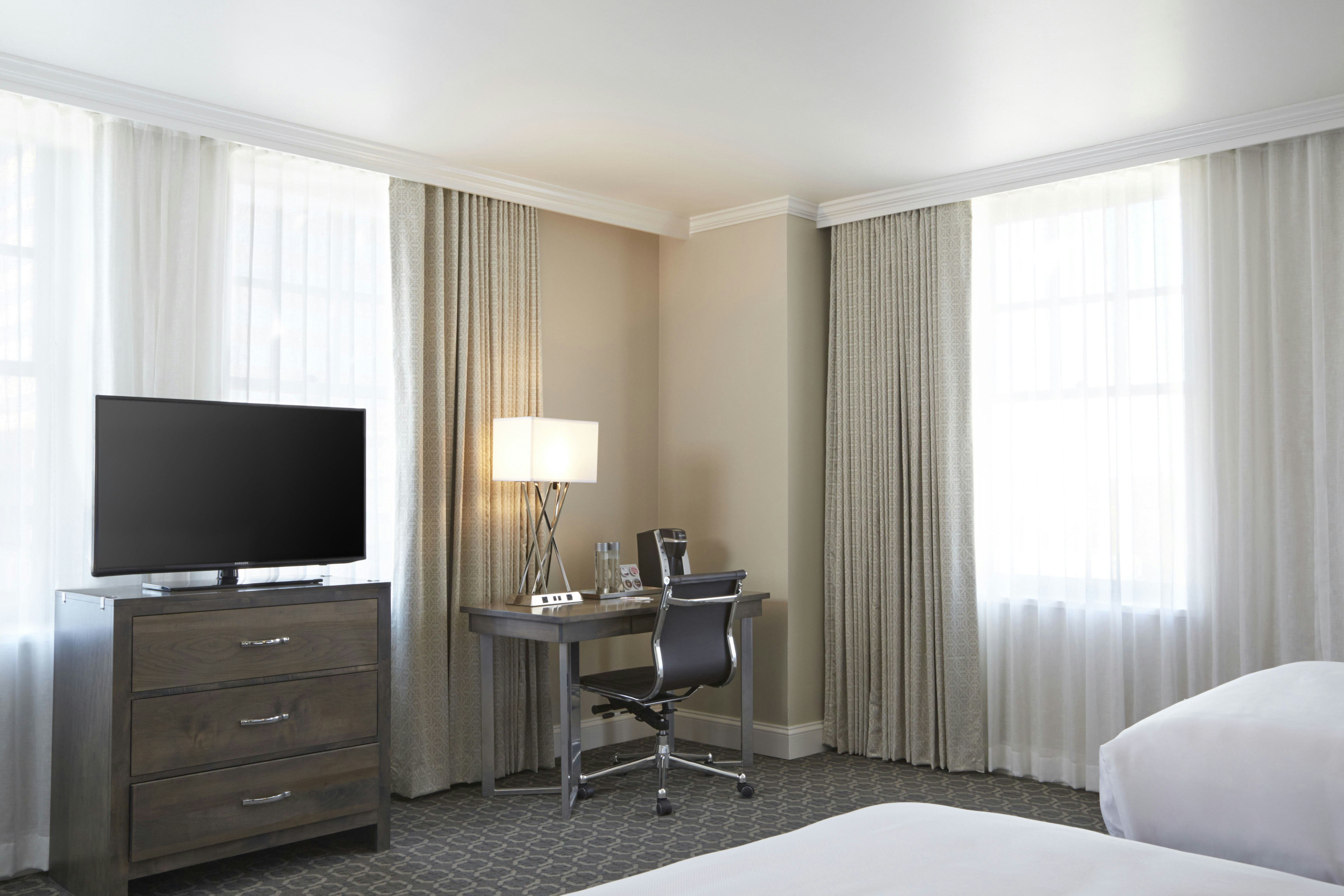 2 DOUBLE BEDS CORNER RM