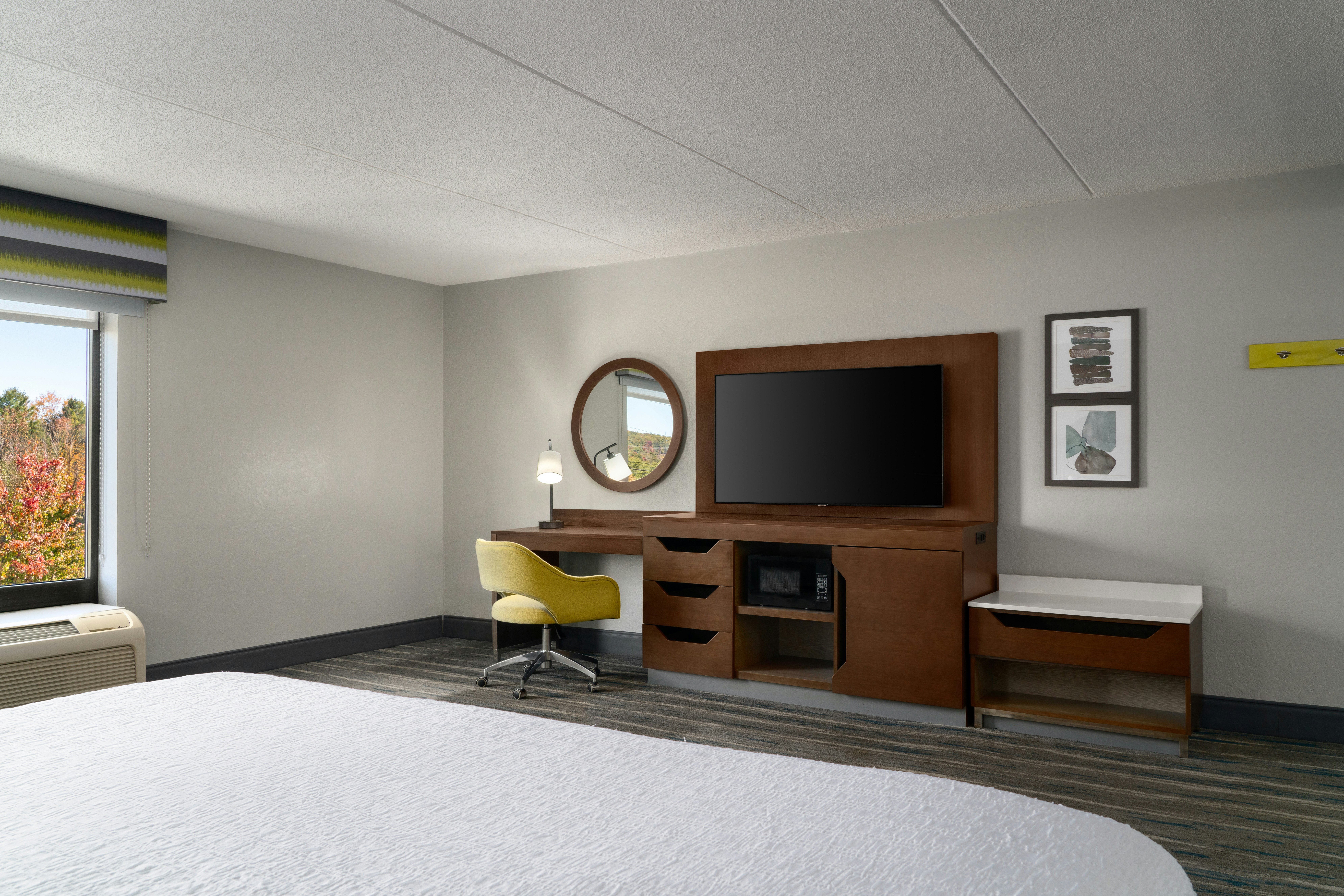 1 KING BED OTHER NONSMOKE