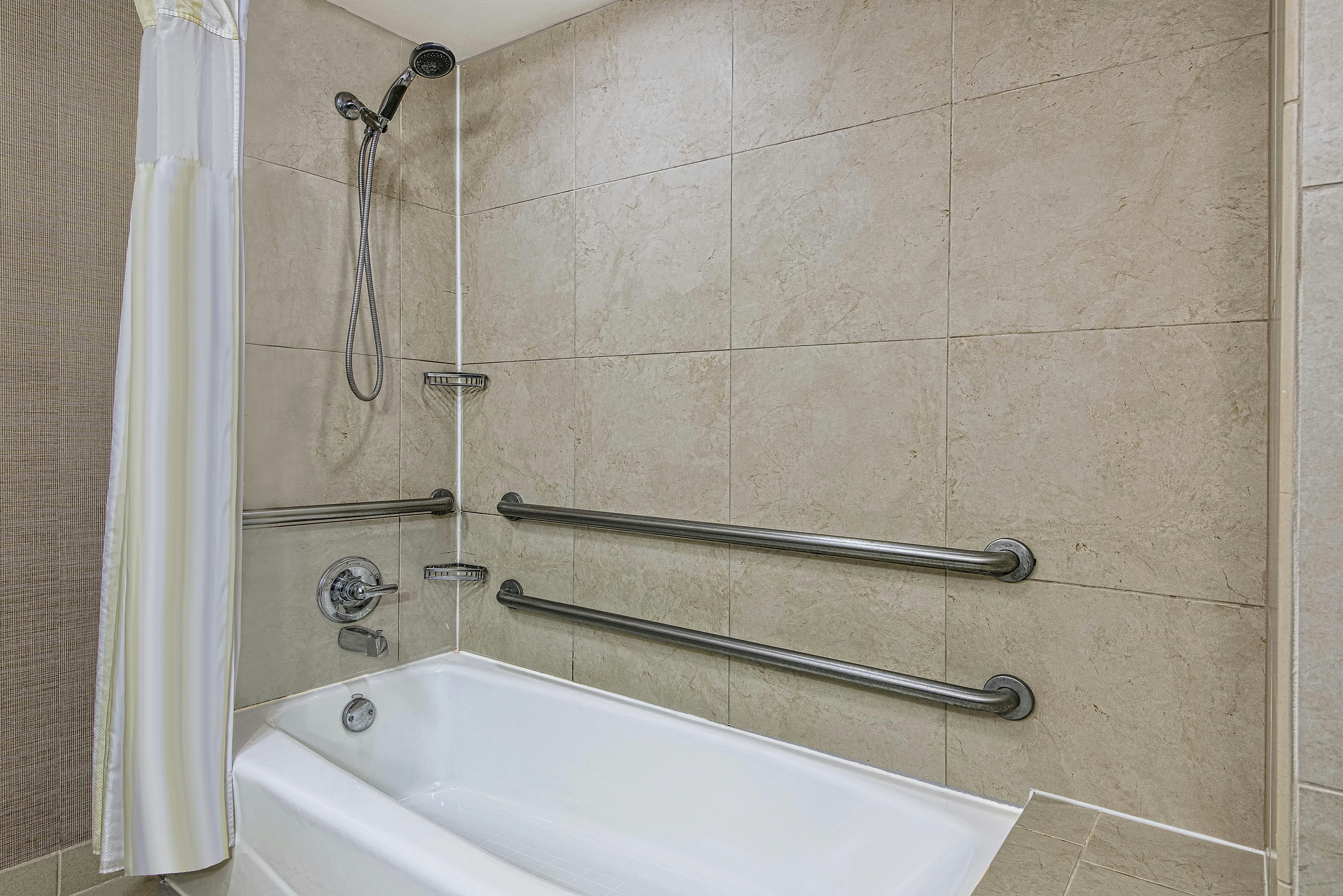 1 KING ACC RM W/BATHTUB