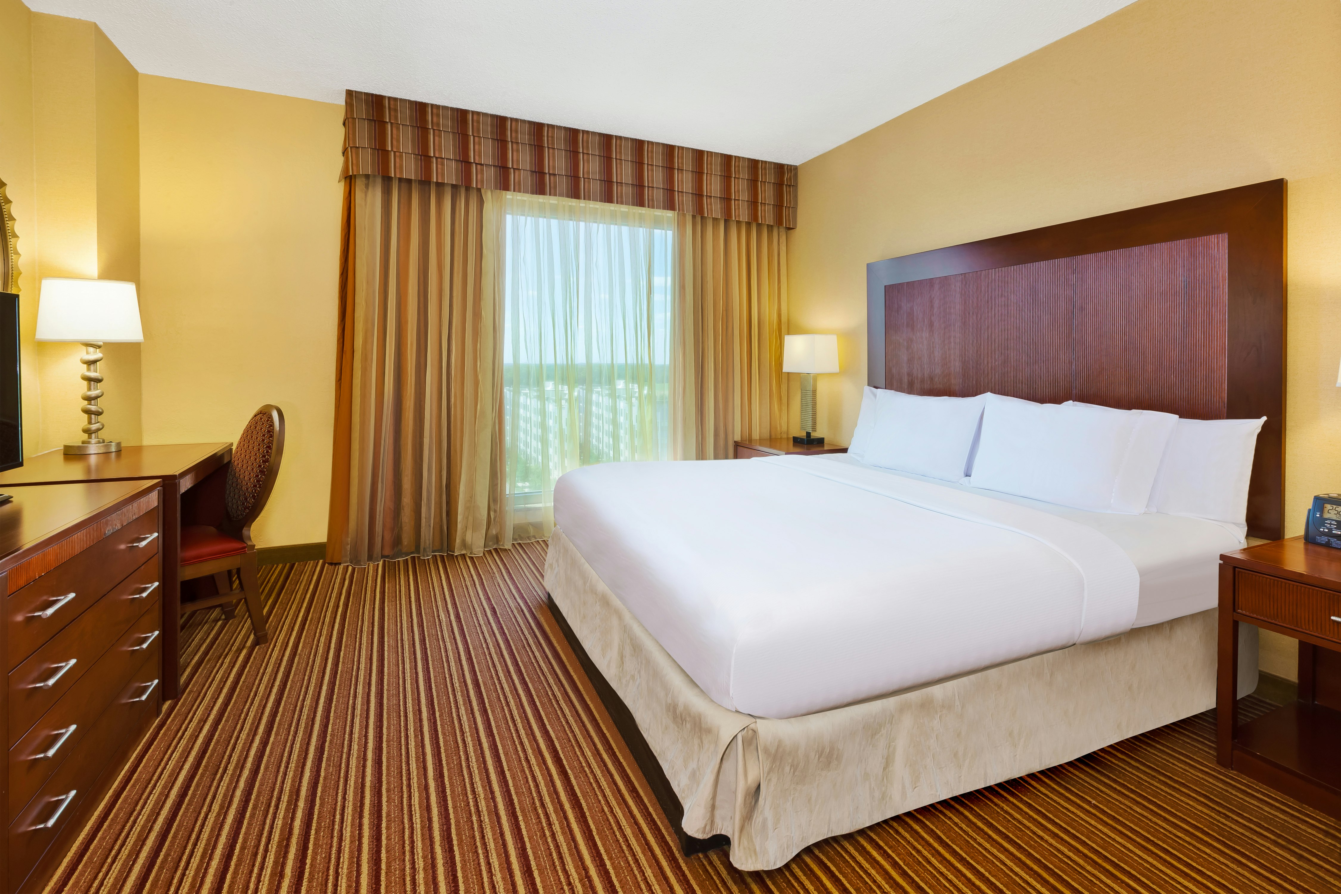 1 KING BED NONSMOKING