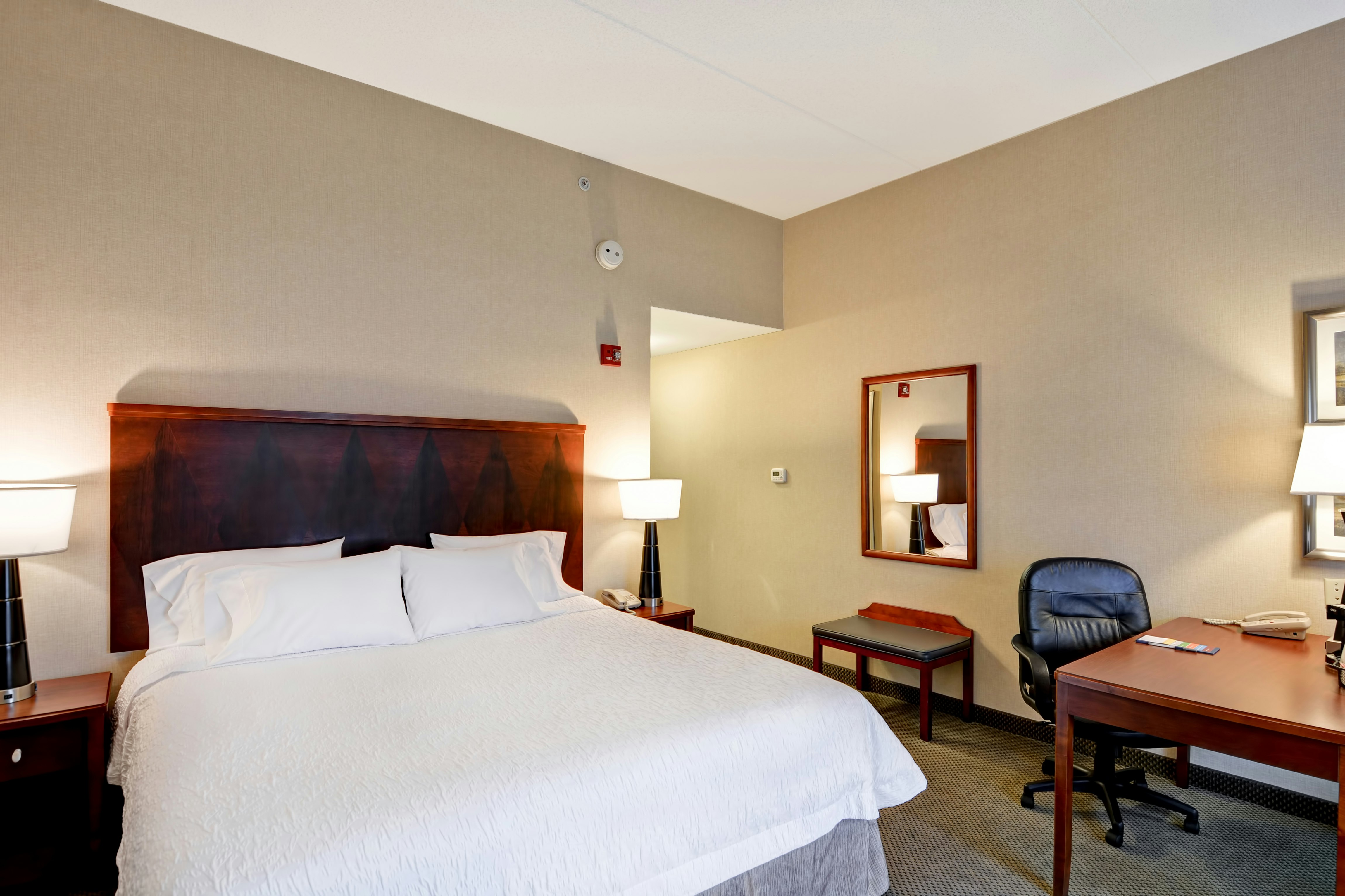1 KING BED NONSMOKING