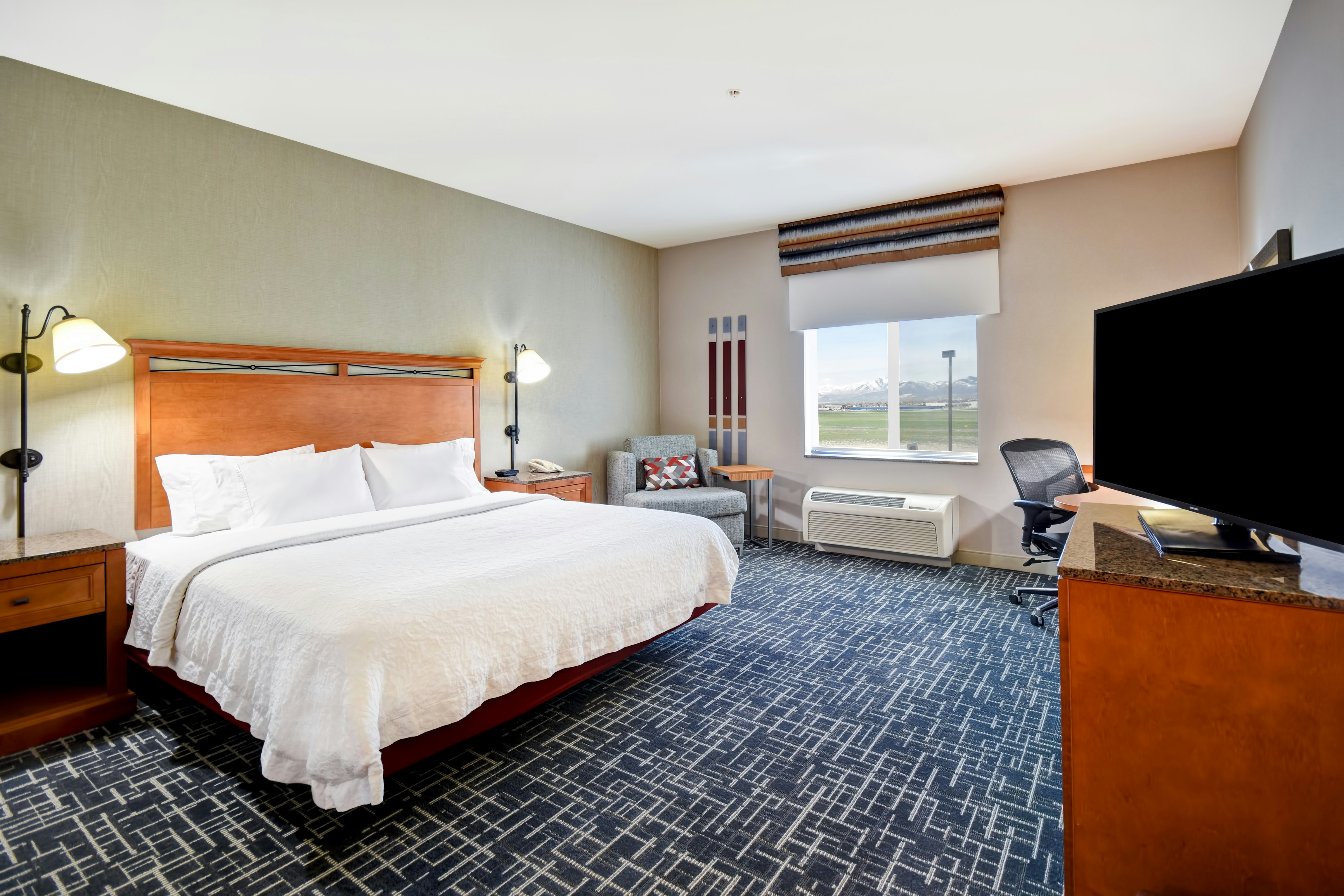 1 KING BED NONSMOKING