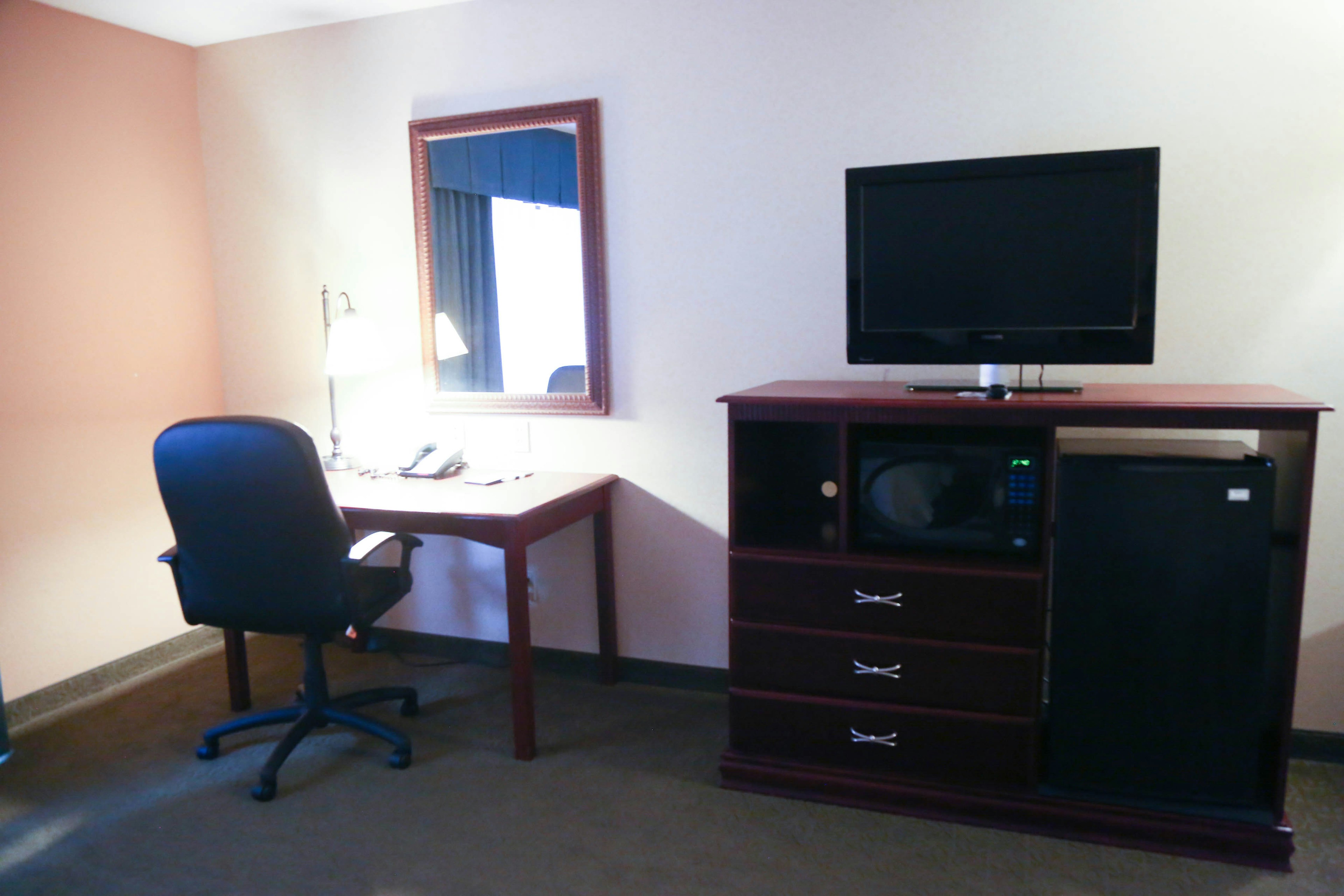 2 QNS ACCESSIBLE W/TUB NS