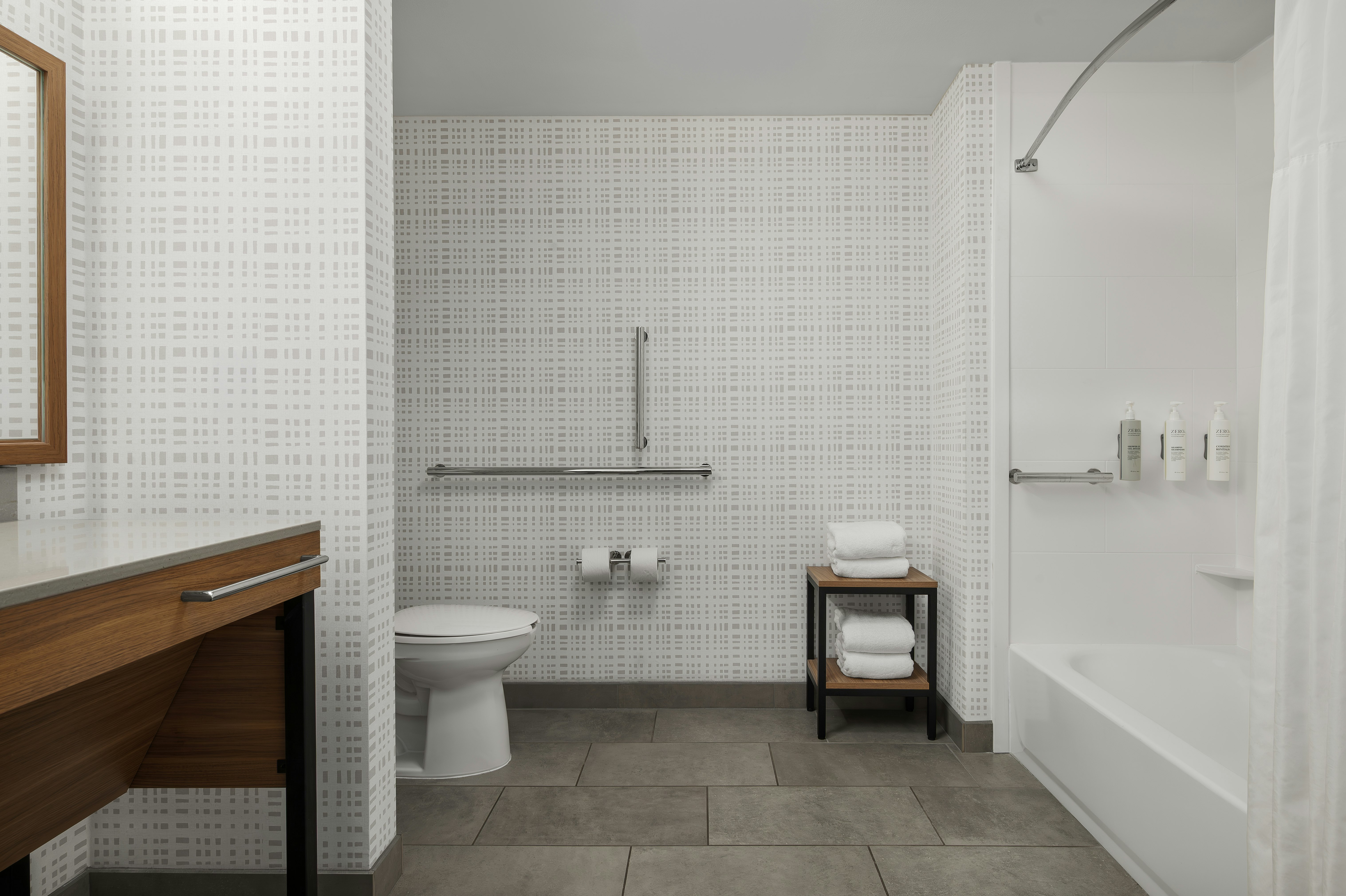1 KNG ACCESSIBLE TUB NS