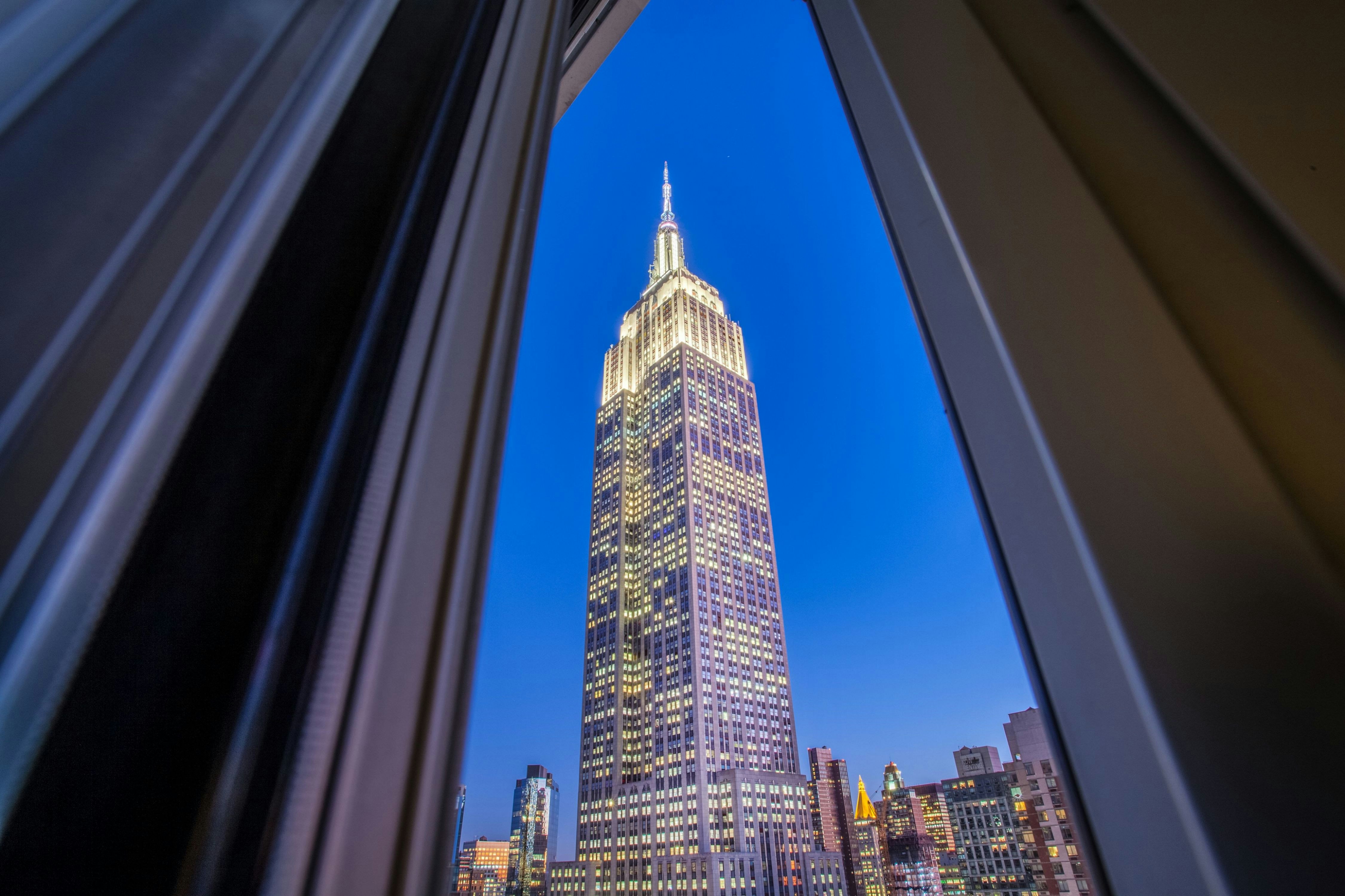 2 DOUBLE EMPIRE STATE VIEW