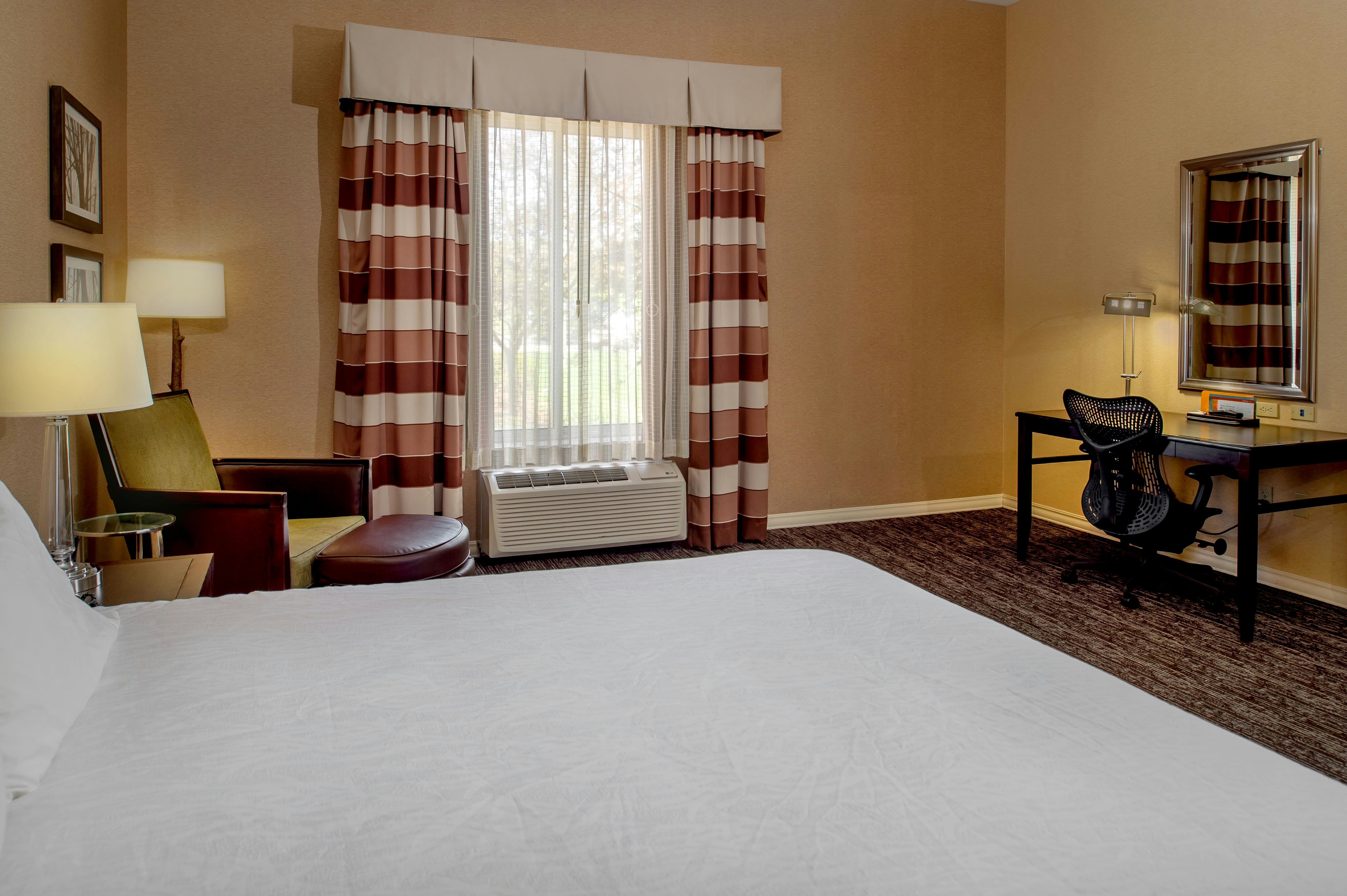 1 KING ACC RM W/BATHTUB