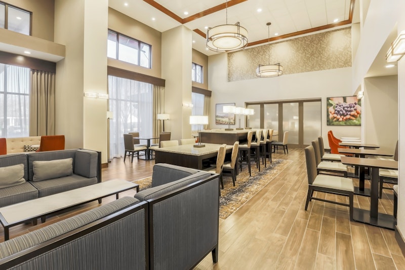Hampton Inn & Suites Windsor – Sonoma Wine Country