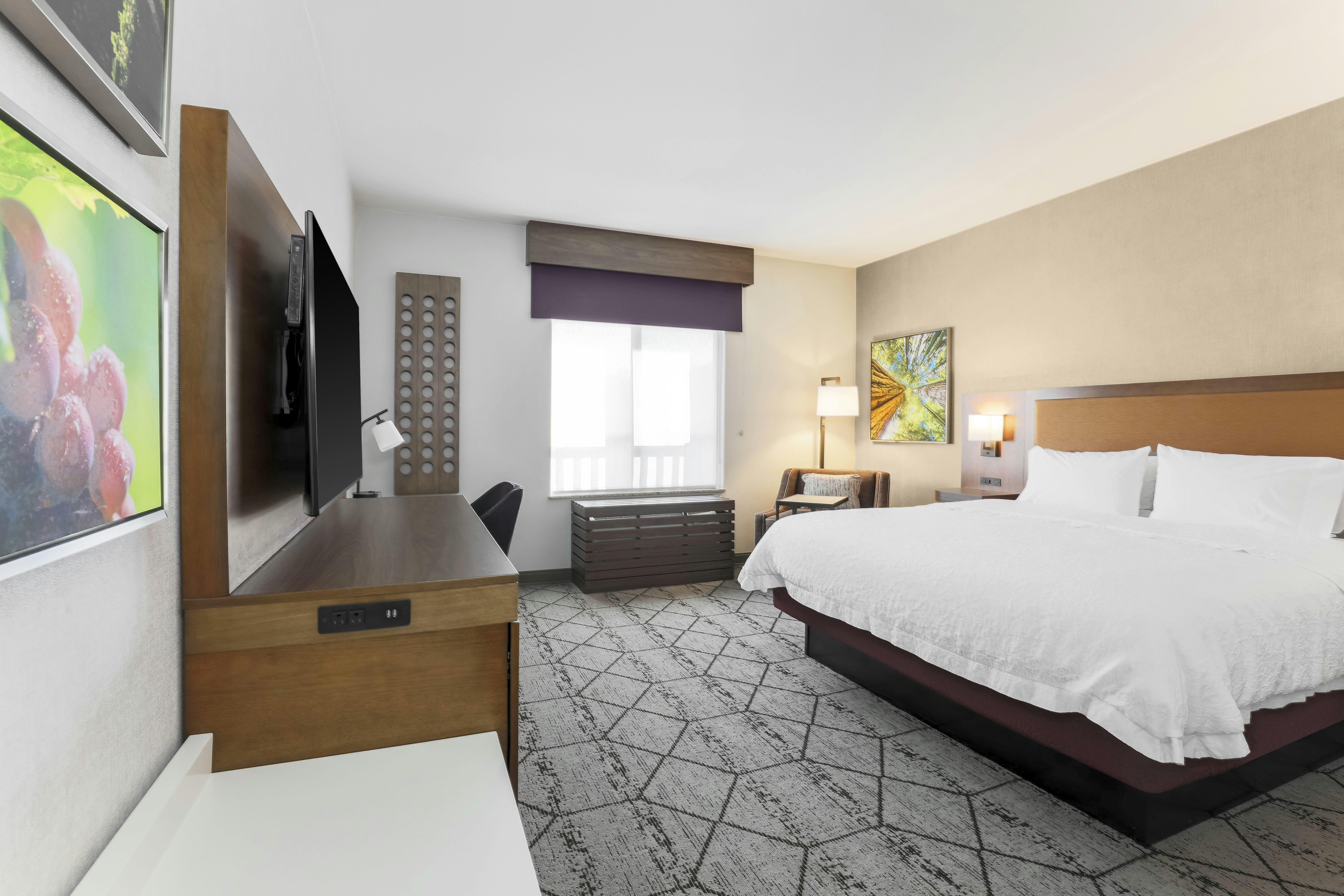 Hampton Inn & Suites Windsor – Sonoma Wine Country
