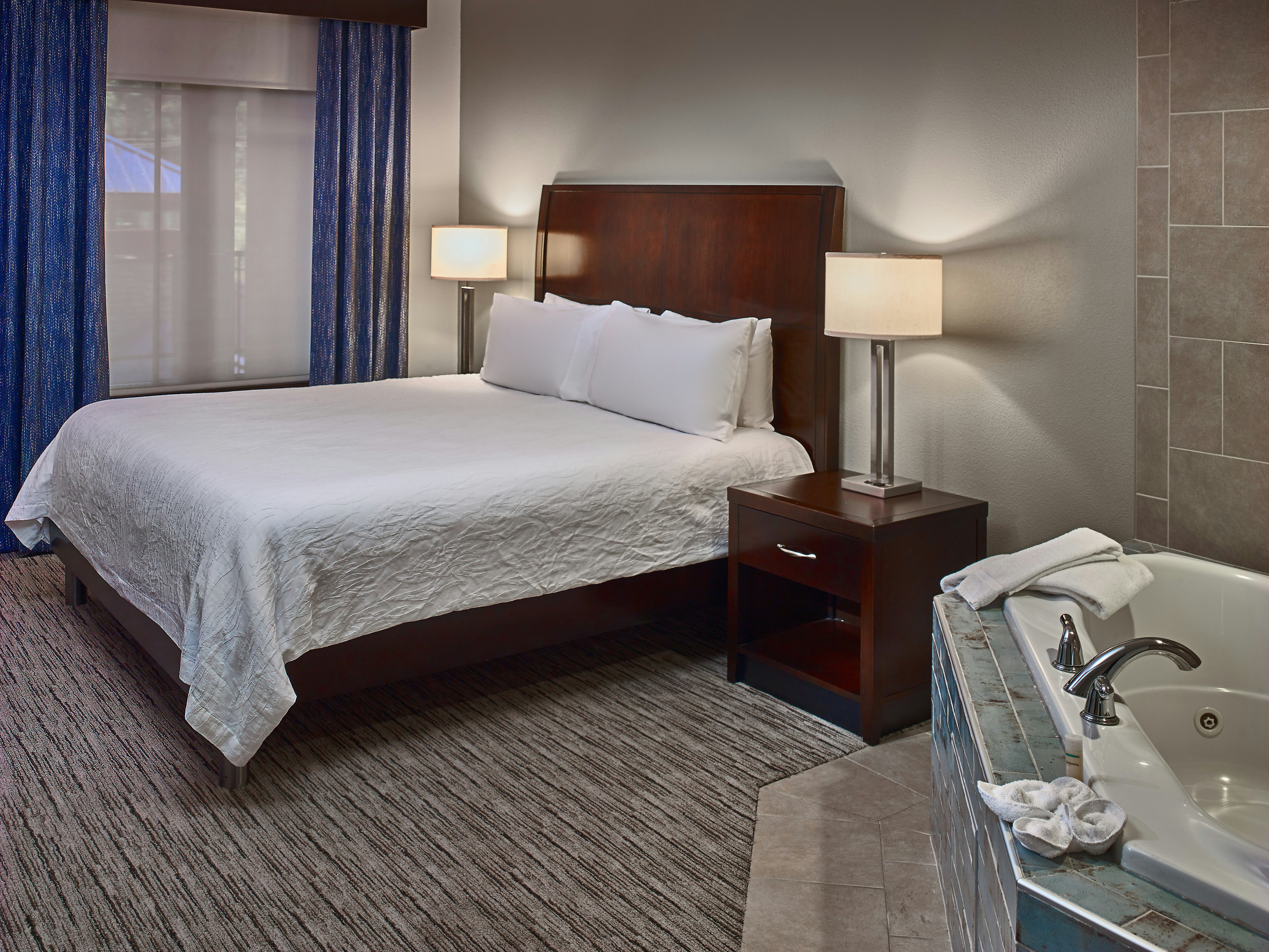 1 KING 1 BDRM WHRPL SUITE