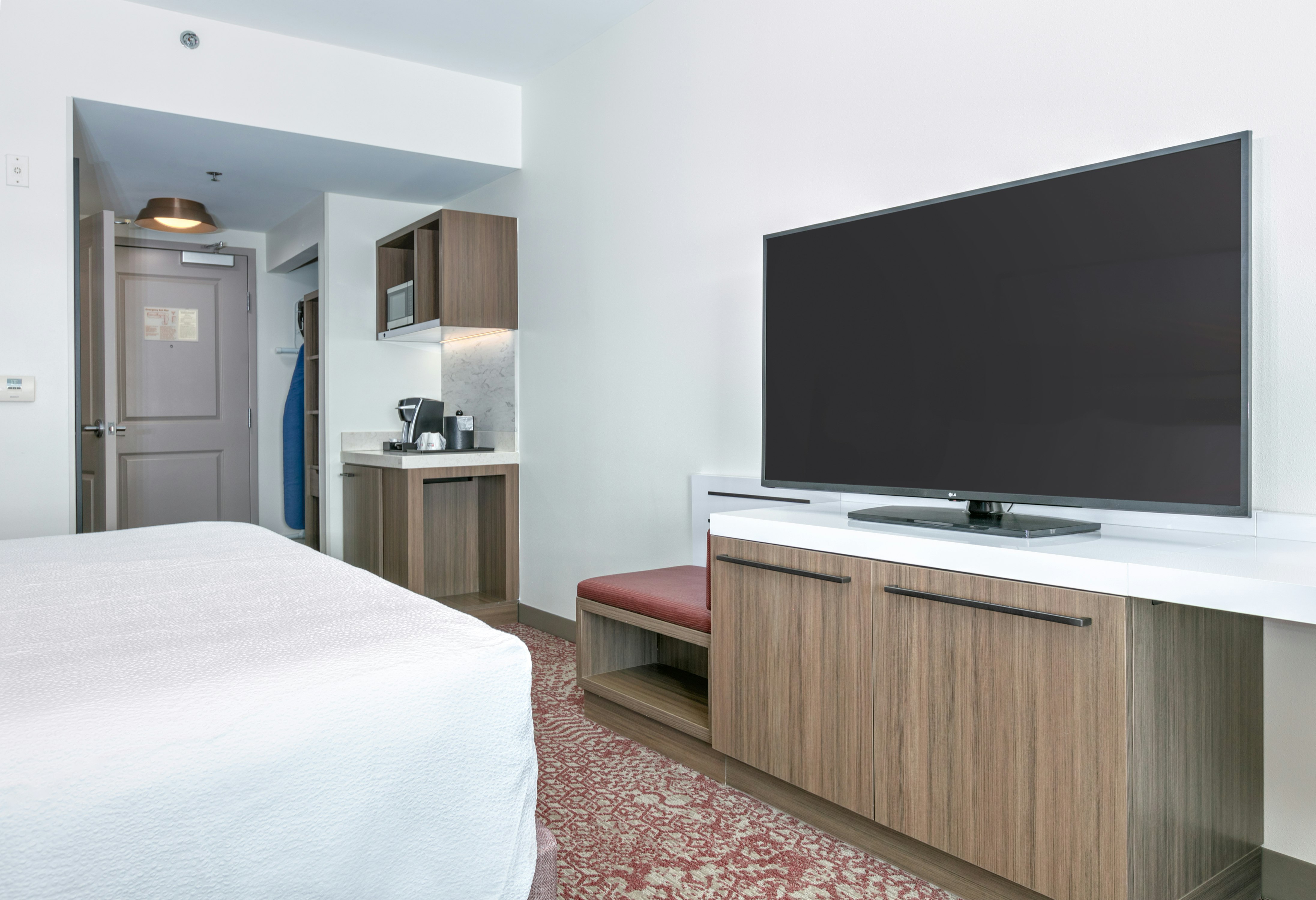 1 KING EXTENDED ROOM