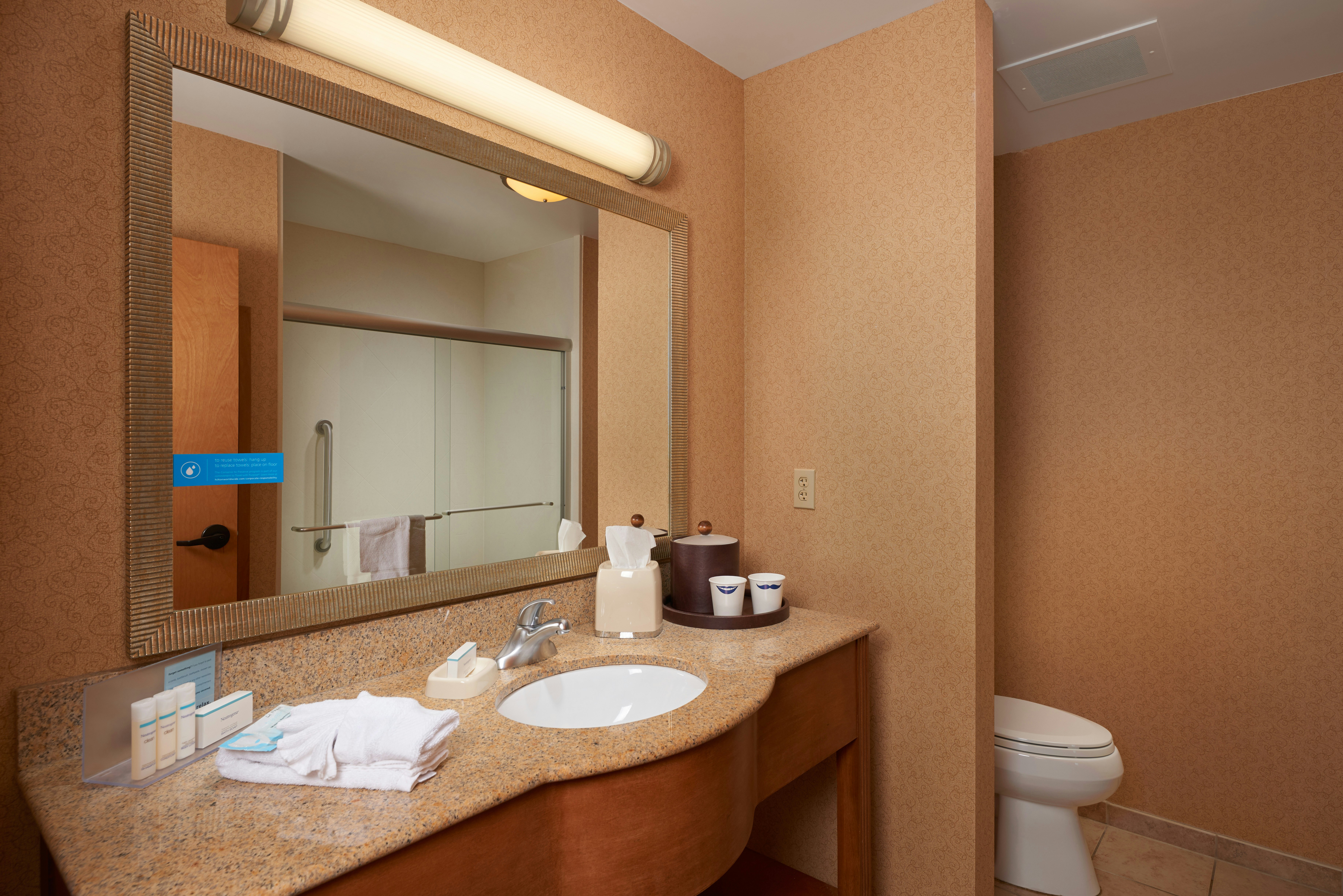 Hampton Inn & Suites Canton