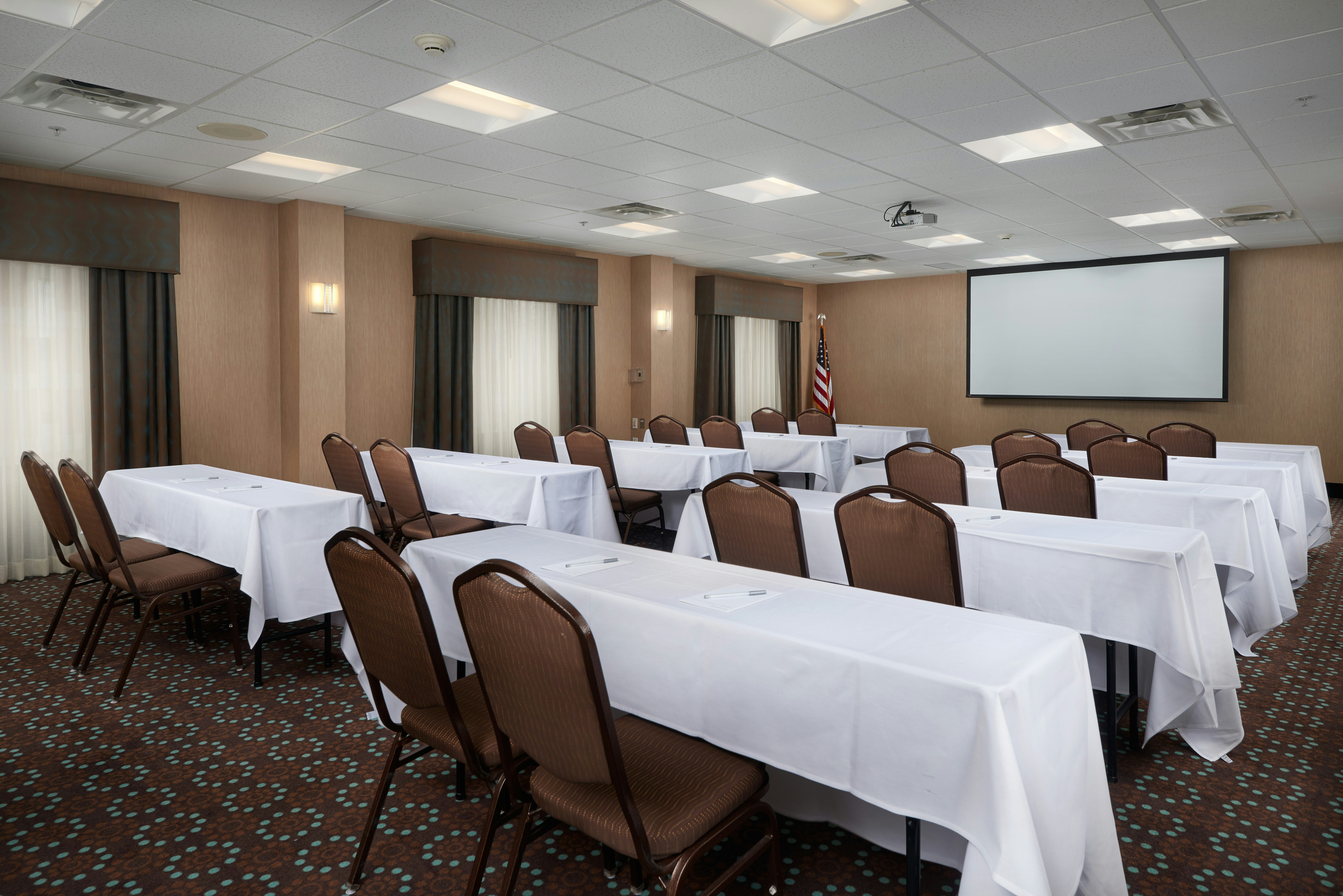 Hampton Inn & Suites Canton