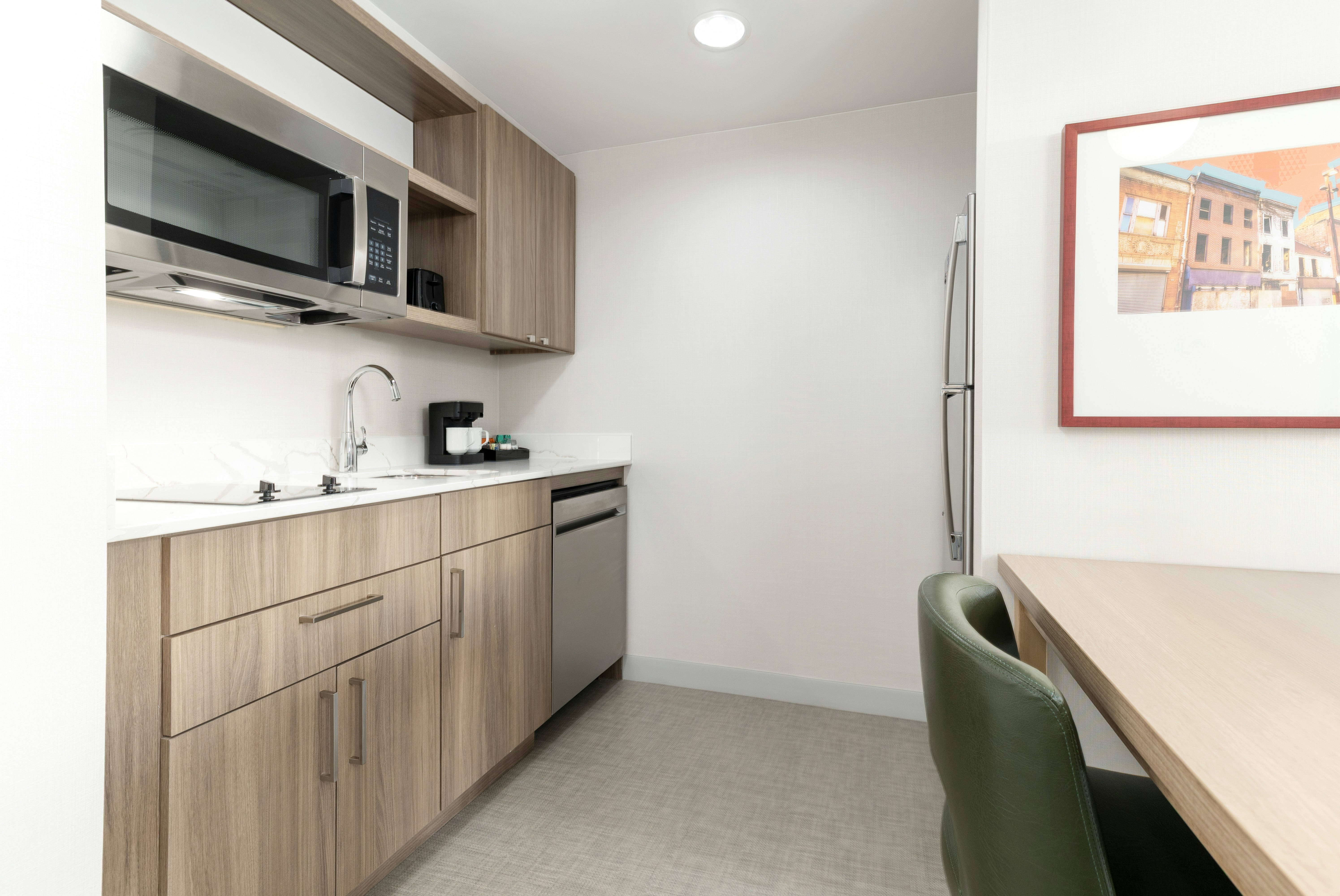 1KNG/2QNS 2BDRM STE NOSMOK