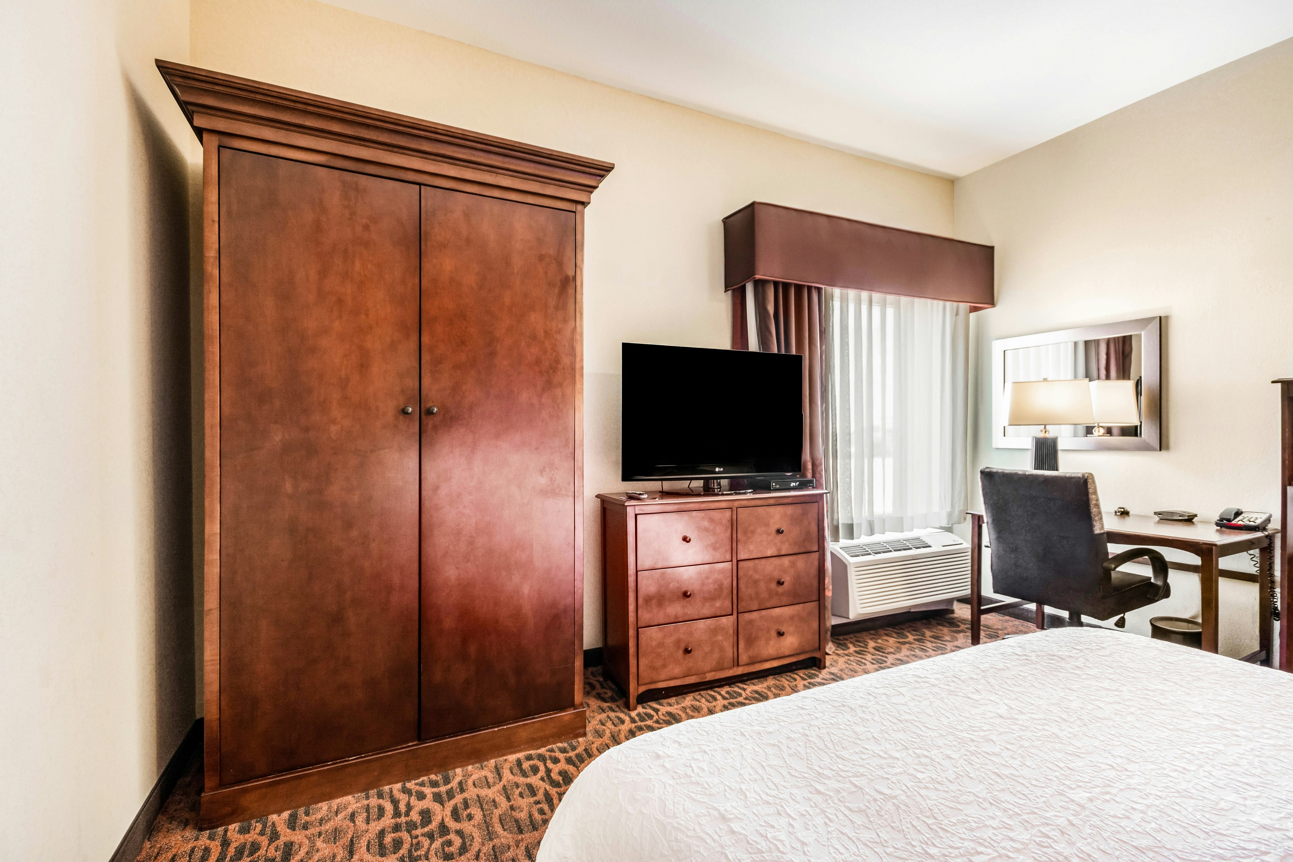 1 QUEEN BED NONSMOKING