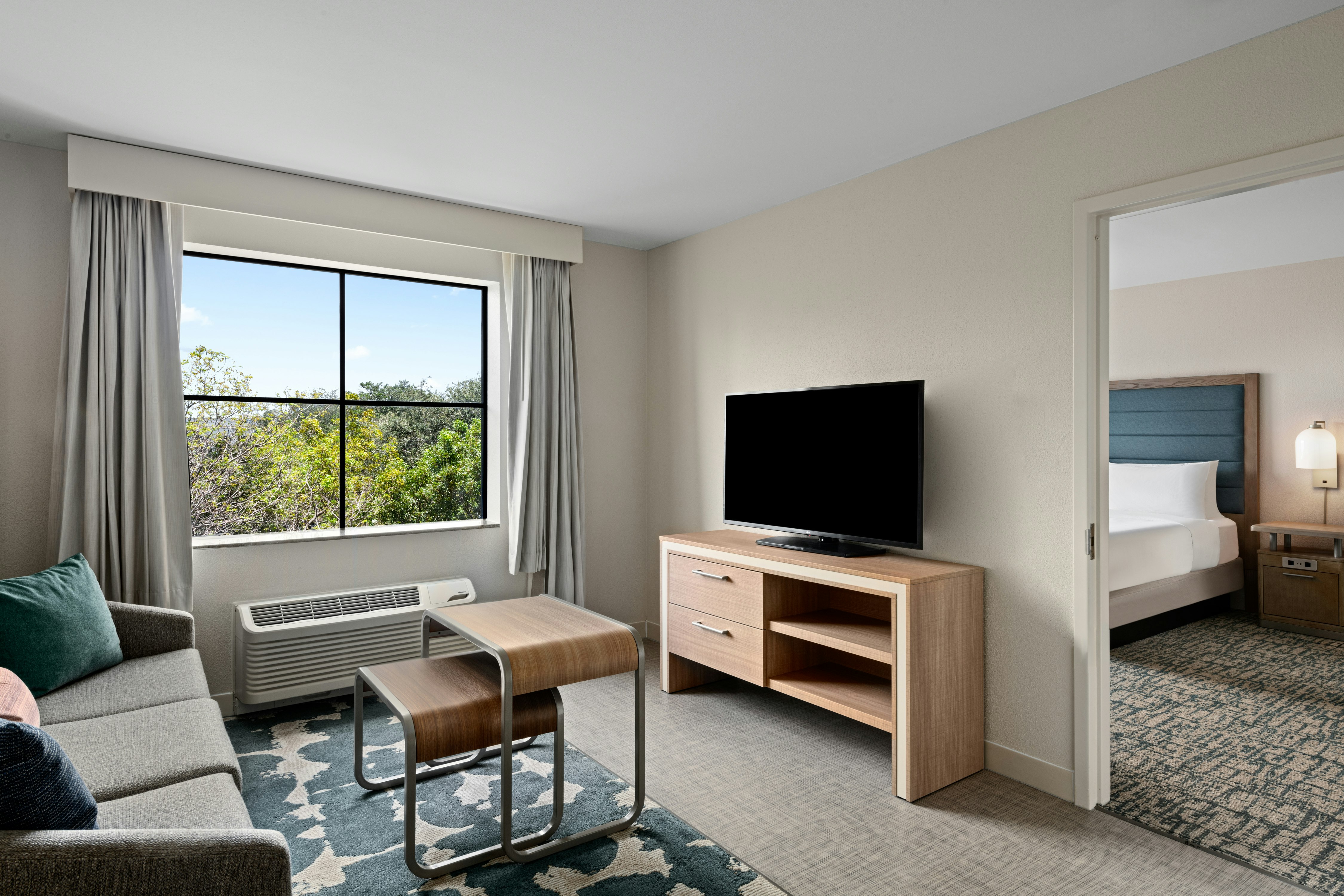 2BDRM SUITE 1KNG/2QNS