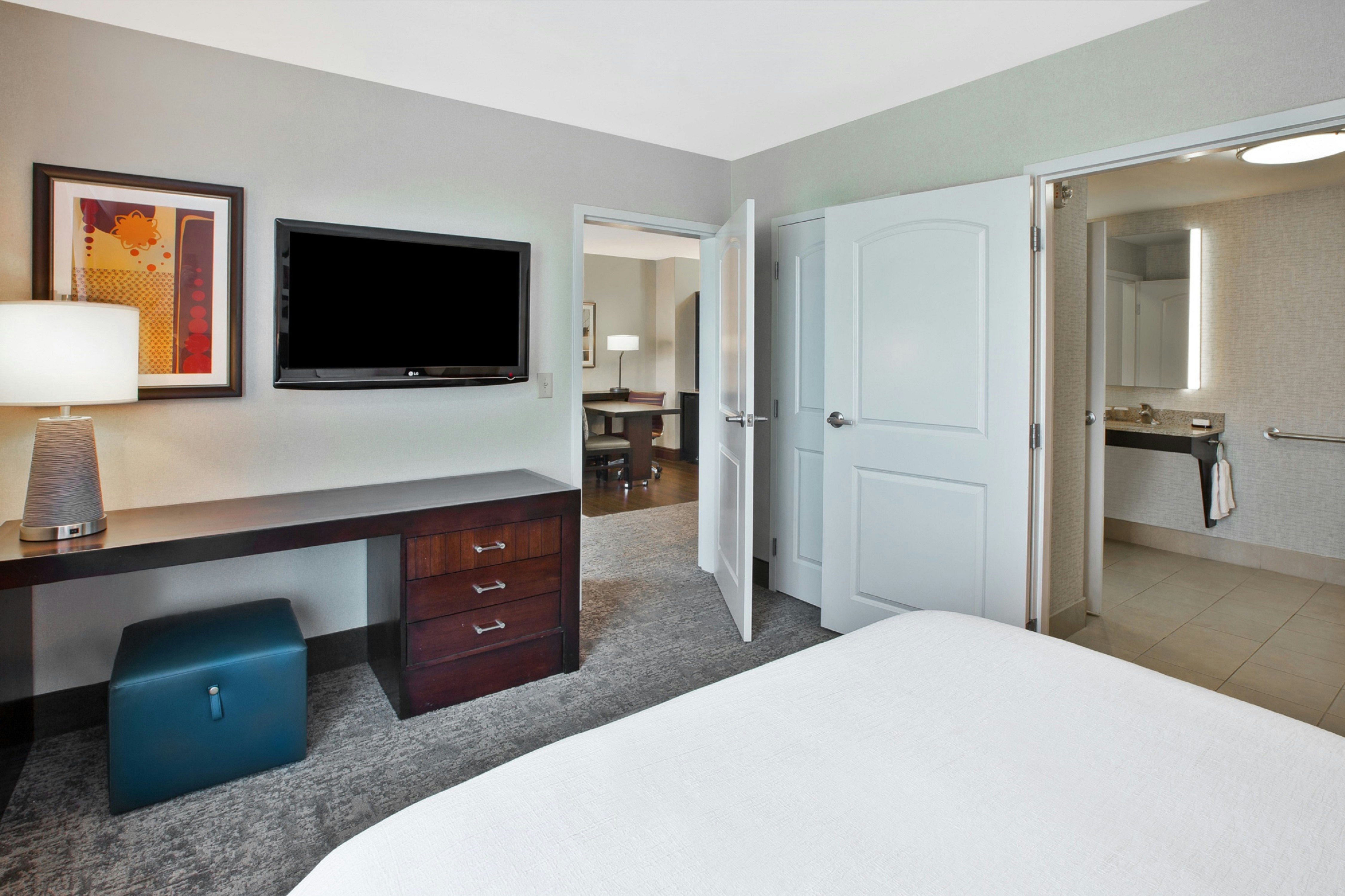 1QN 1BDRM STE ACC RI SHWR