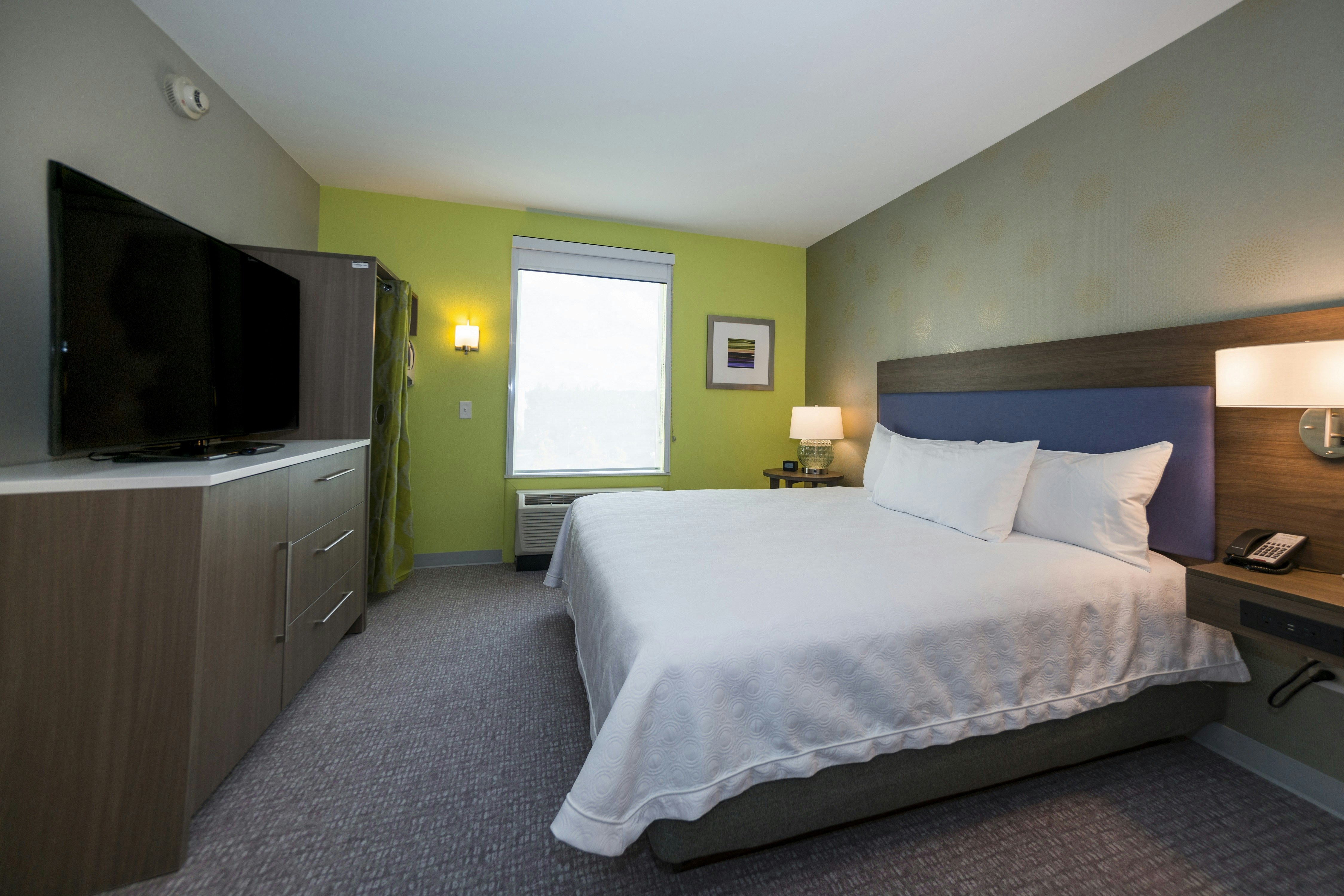 1 KING 1BDRM SUITE NONSMOK