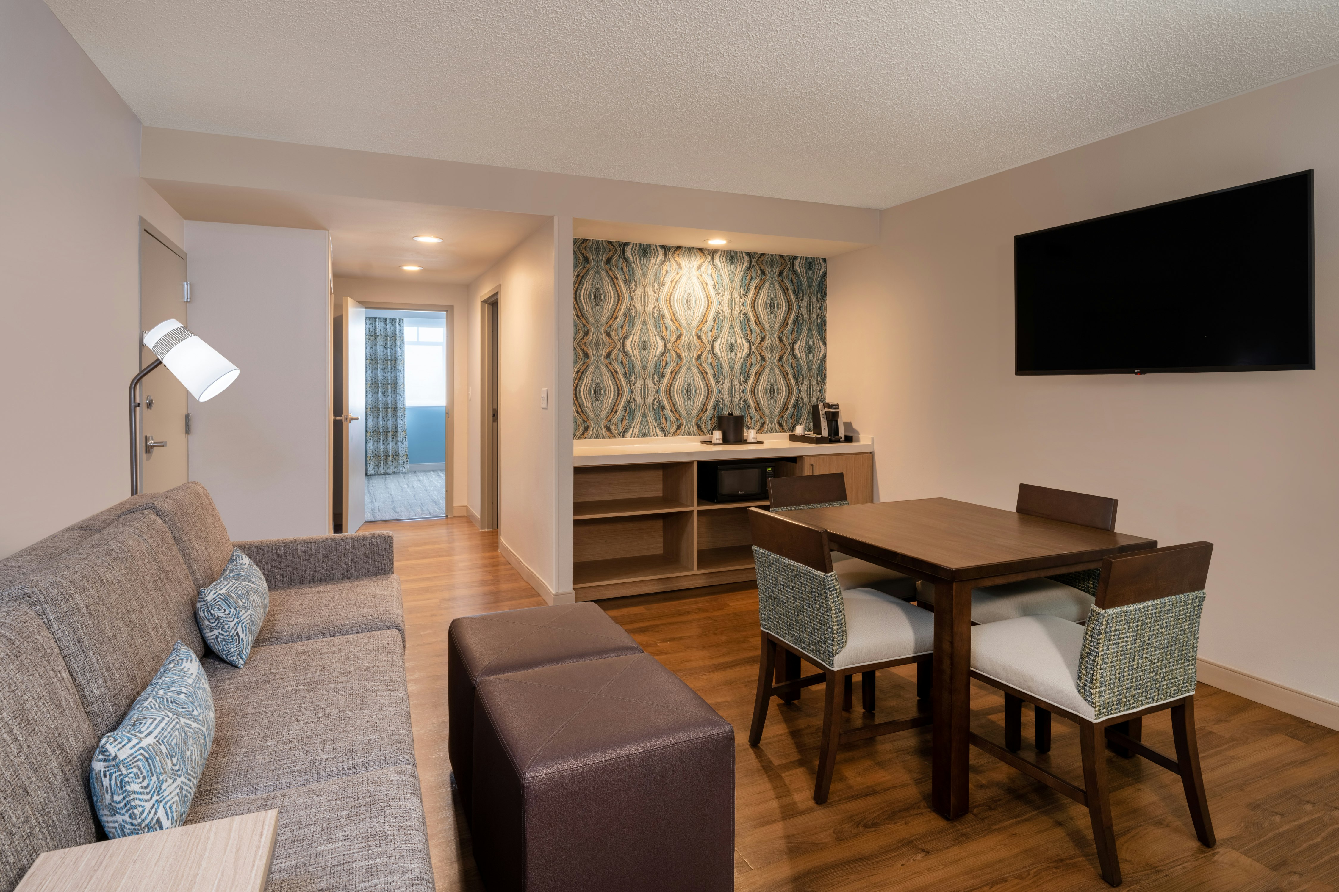 1 KING 1 BDRM DELUXE SUITE