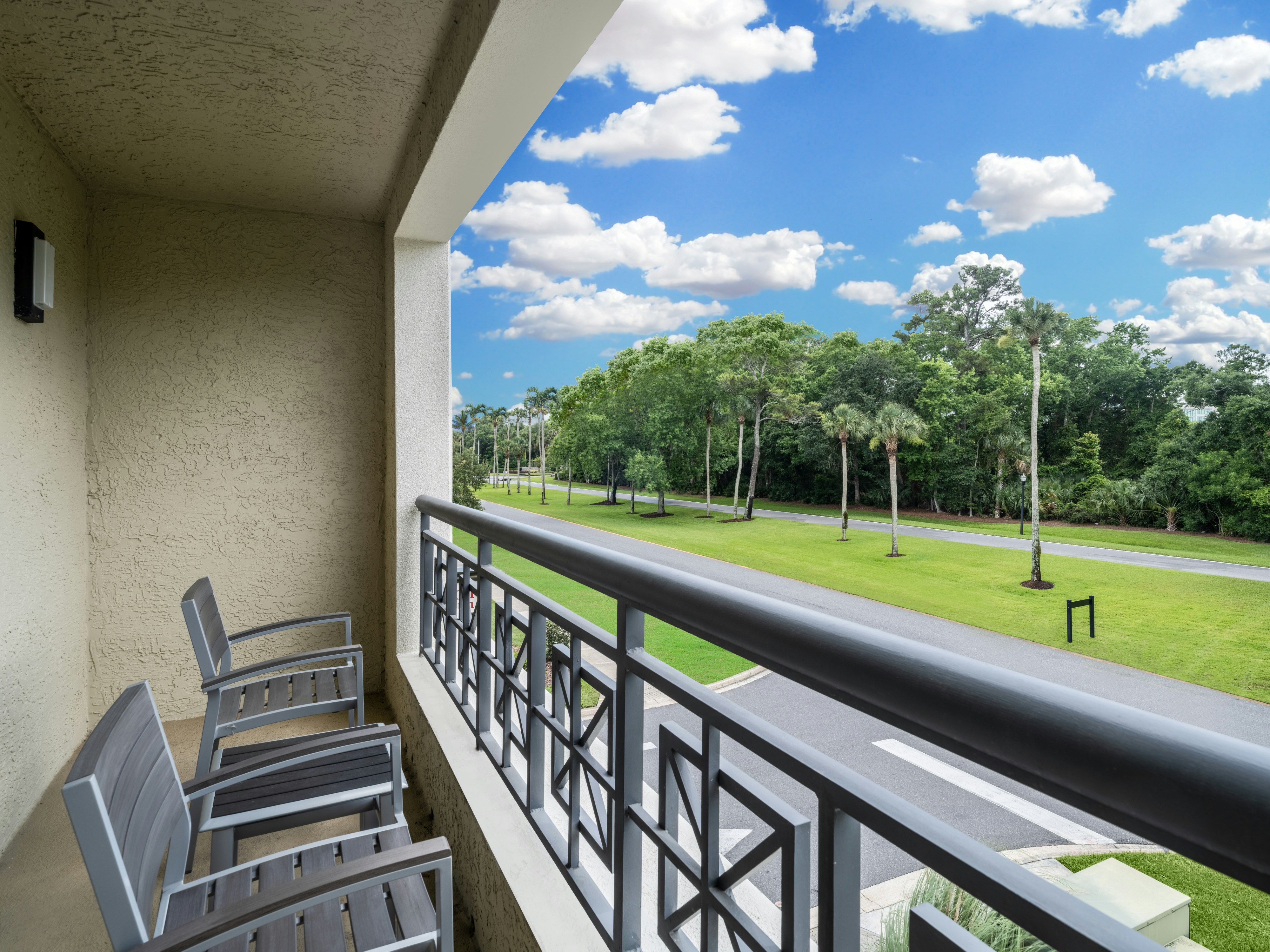 1 KING 1BDRM BALCONY SUITE