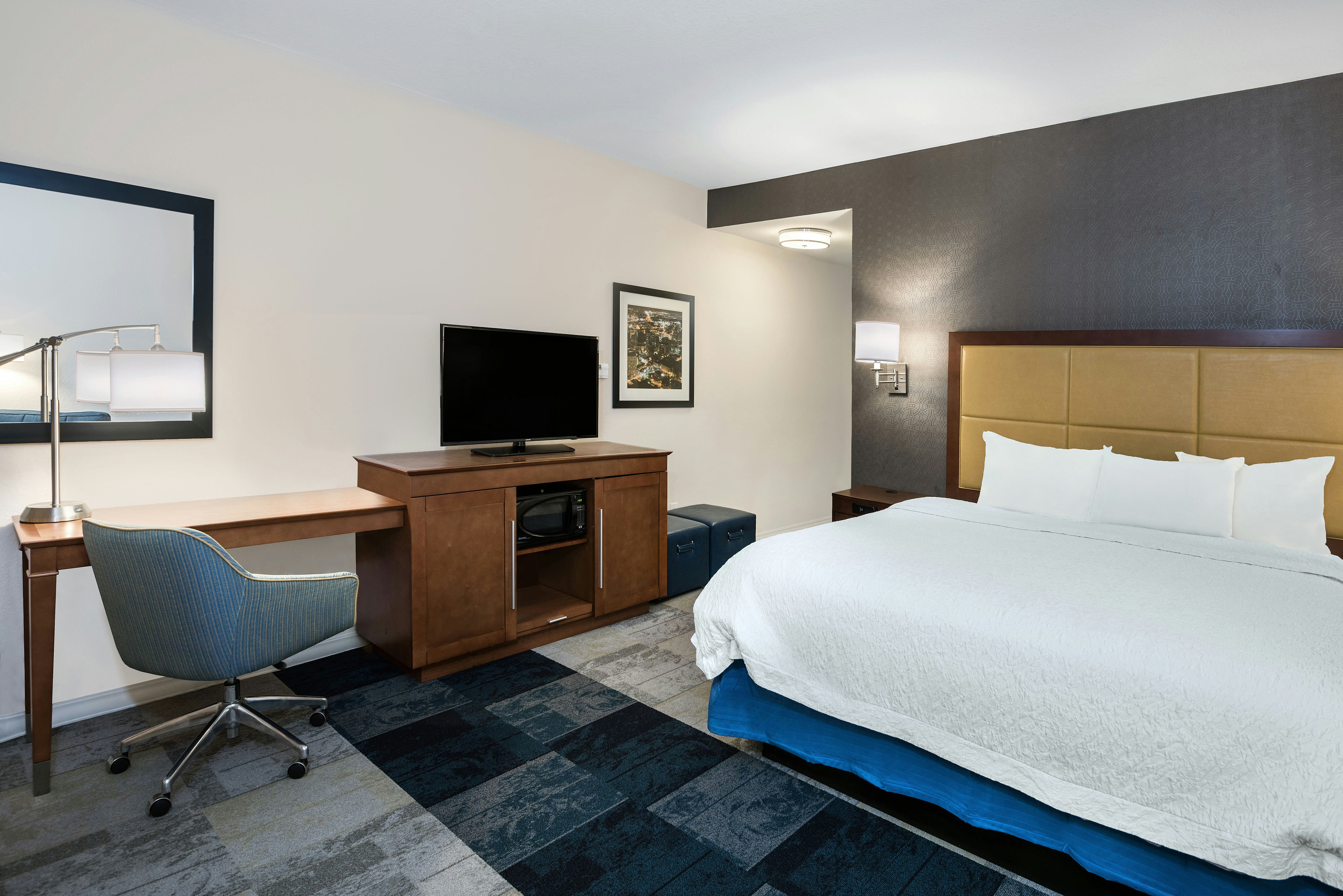 1 KING BED NONSMOKING