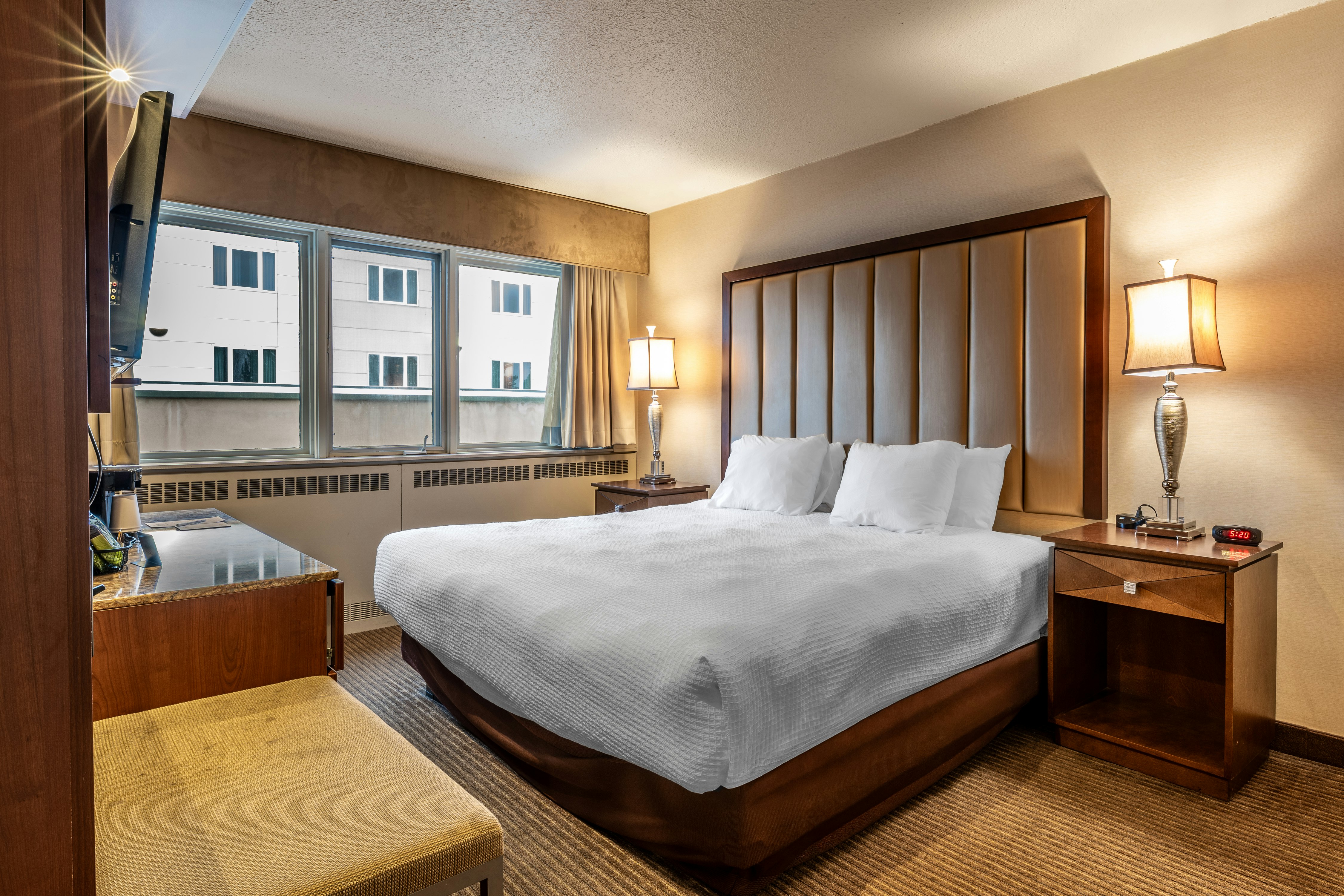 1 KING BED SUITE