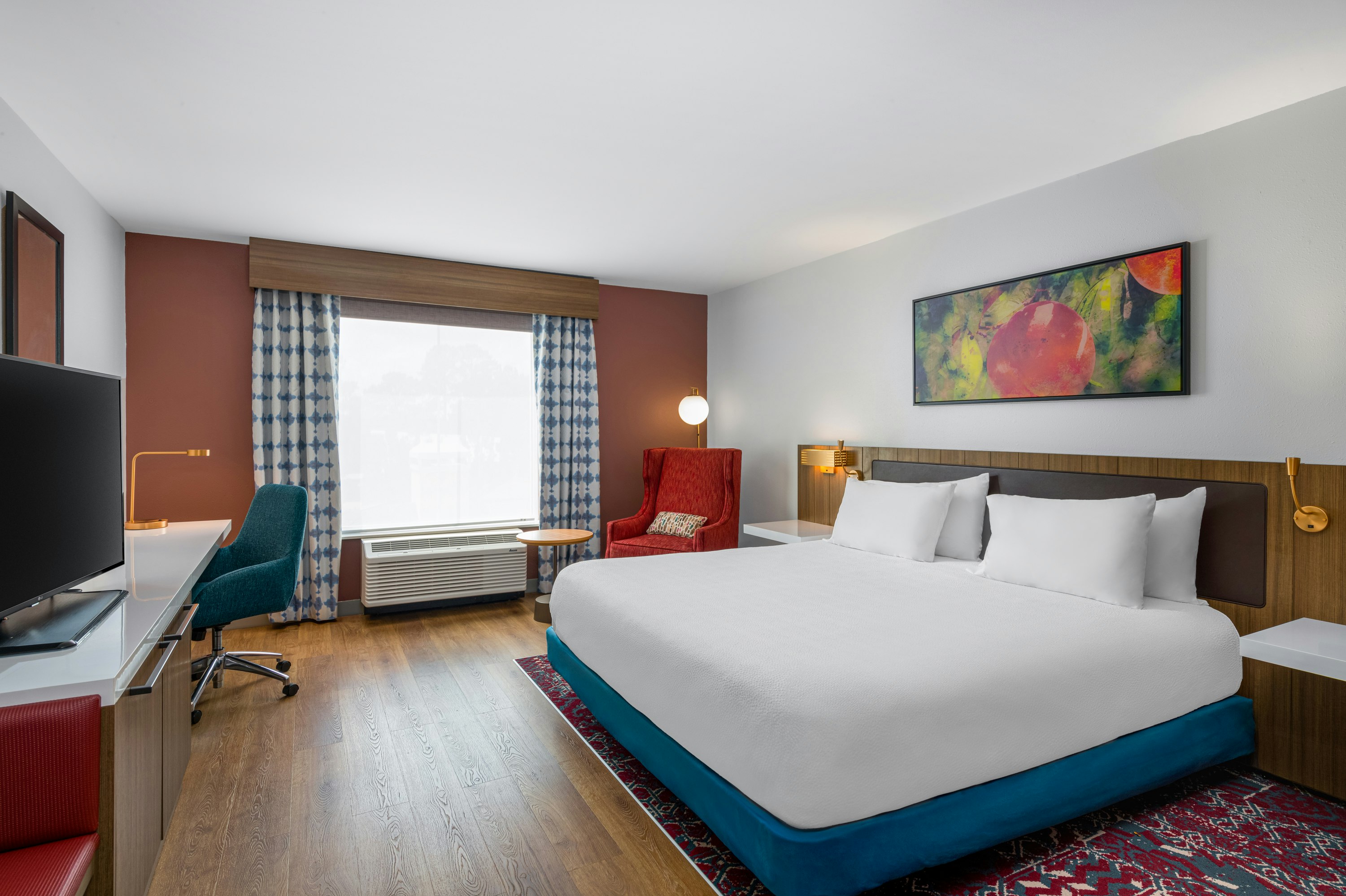 KING BED W/ROLL IN SHOWER