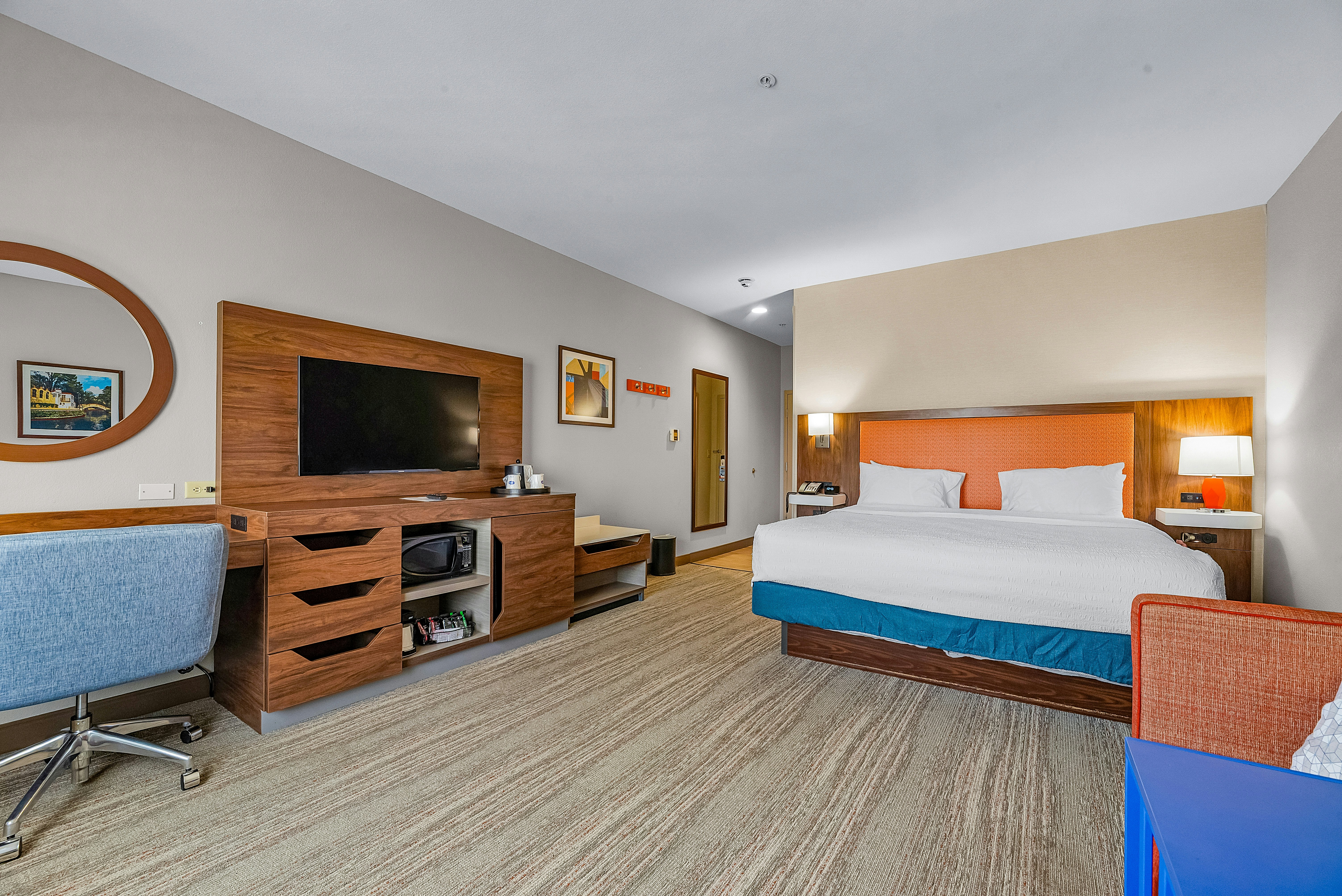 1 KING BED STUDY NONSMOK