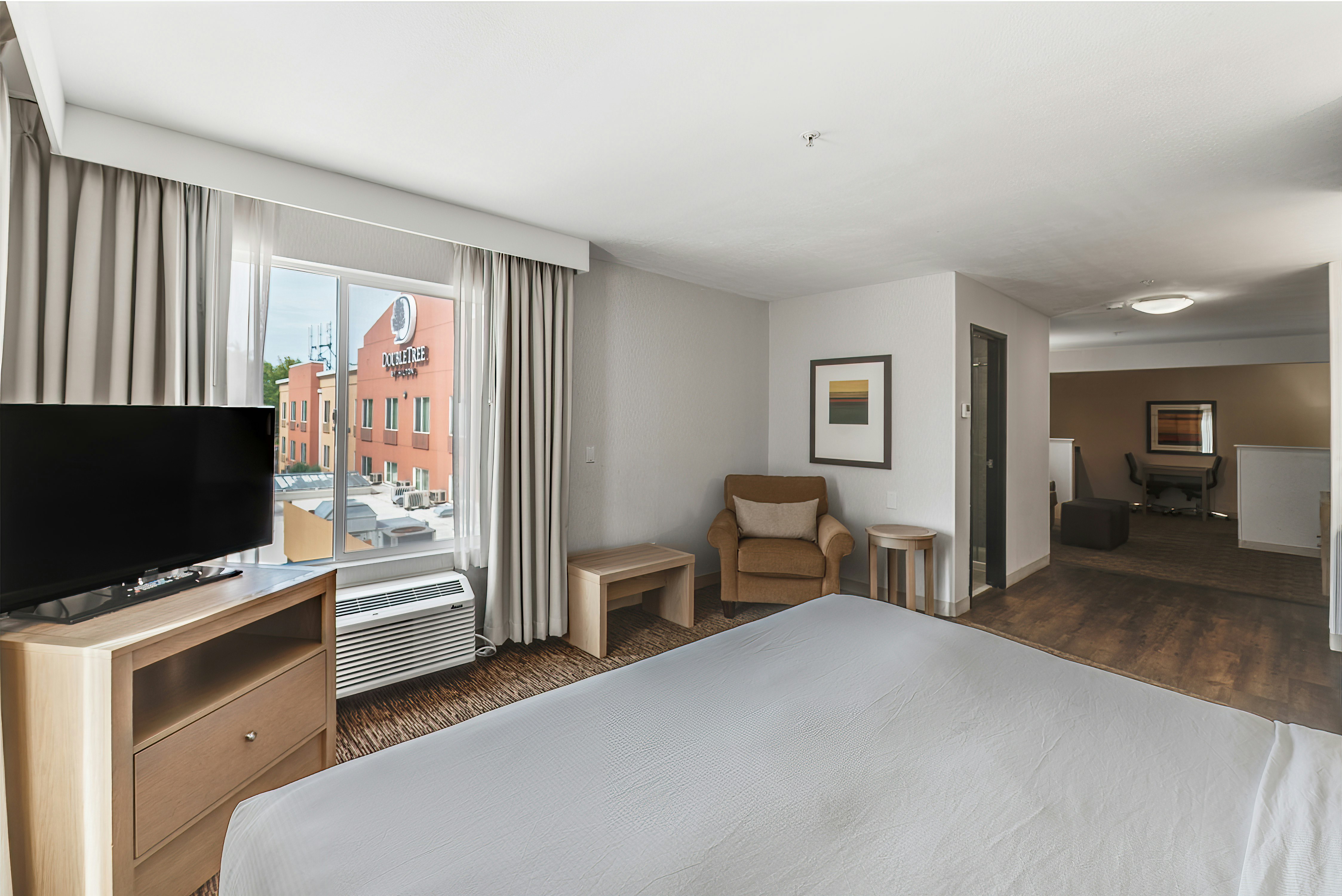 1 KING 1 BEDROOM SUITE
