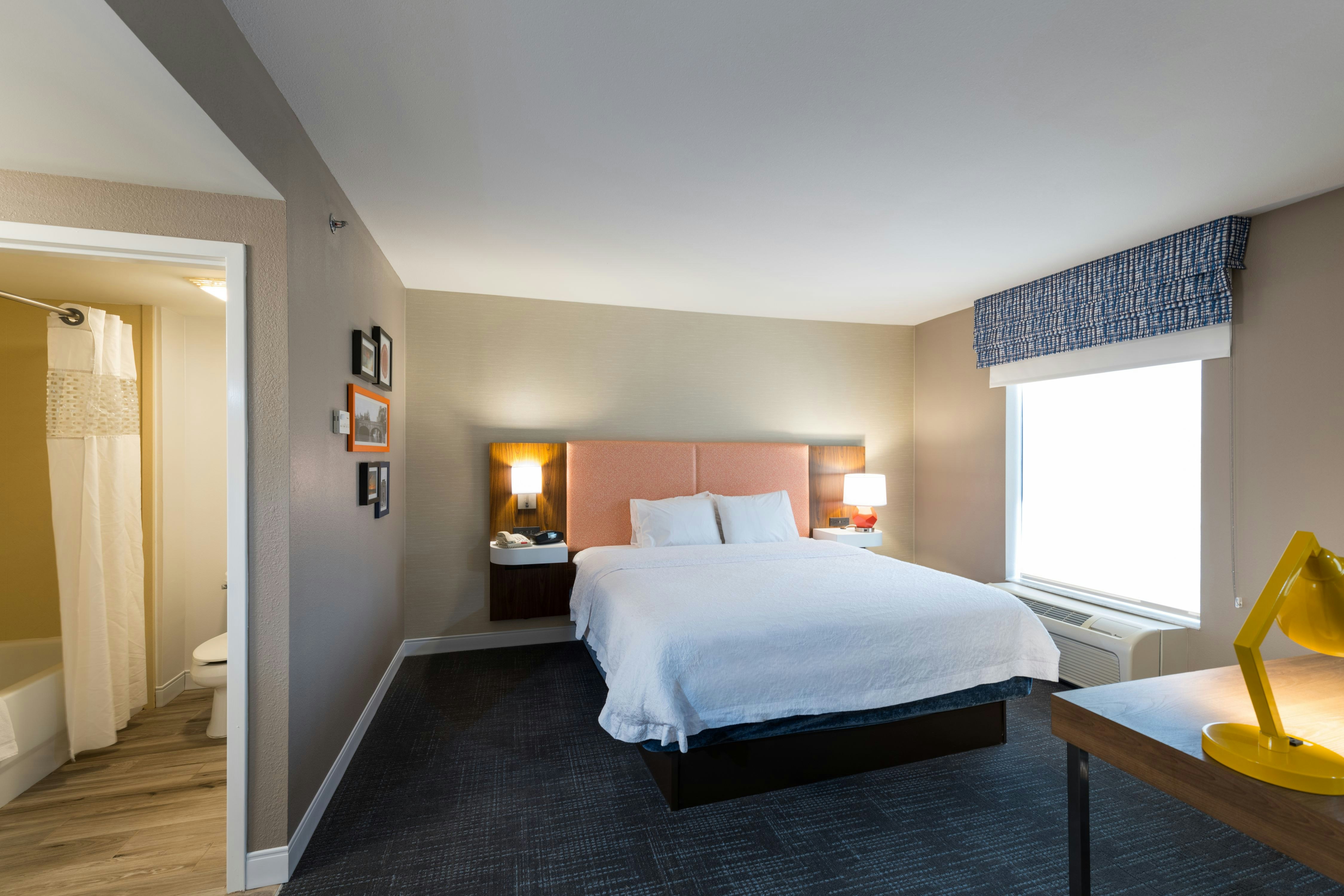 Hampton Inn & Suites Jamestown