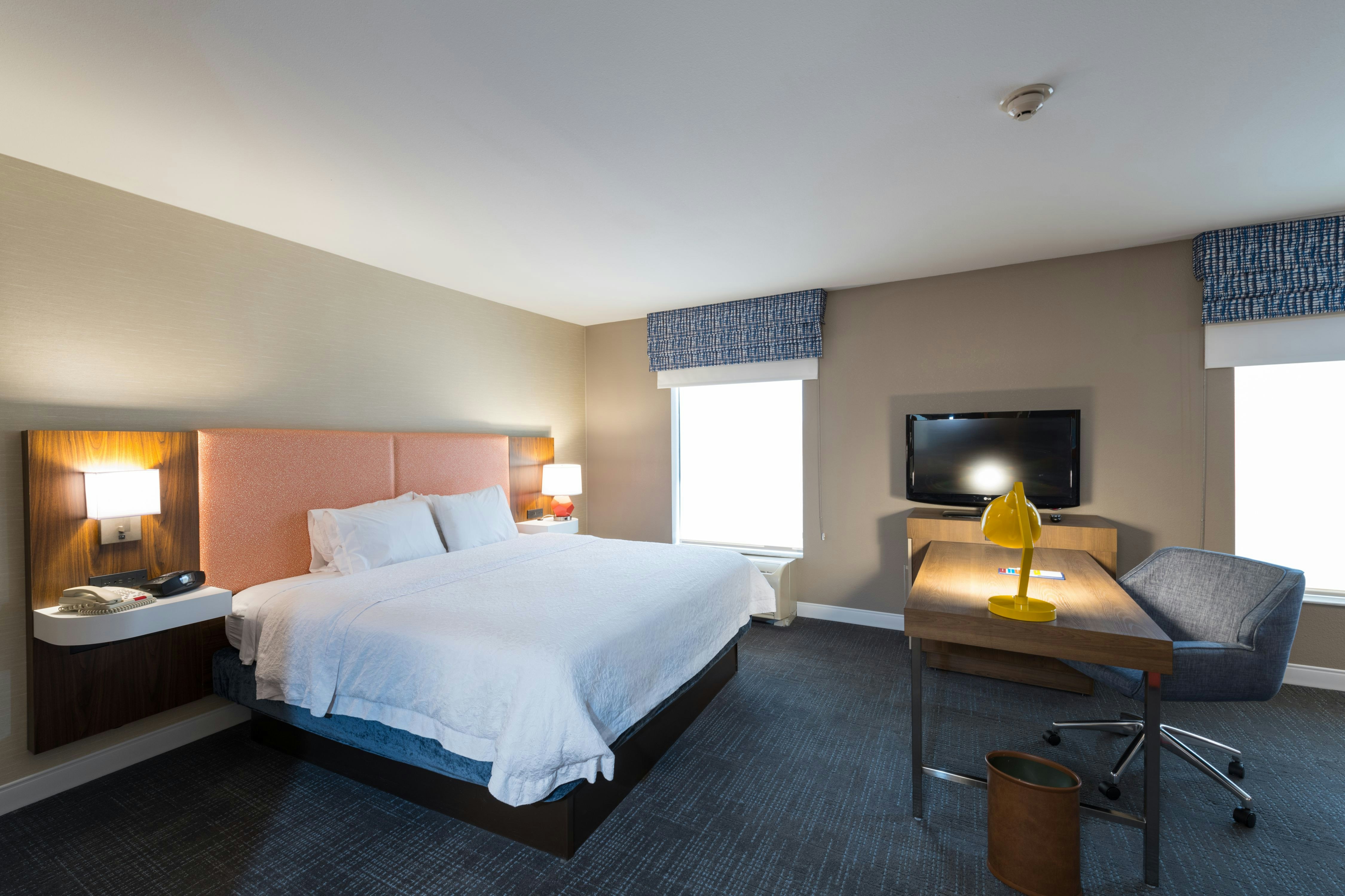 Hampton Inn & Suites Jamestown