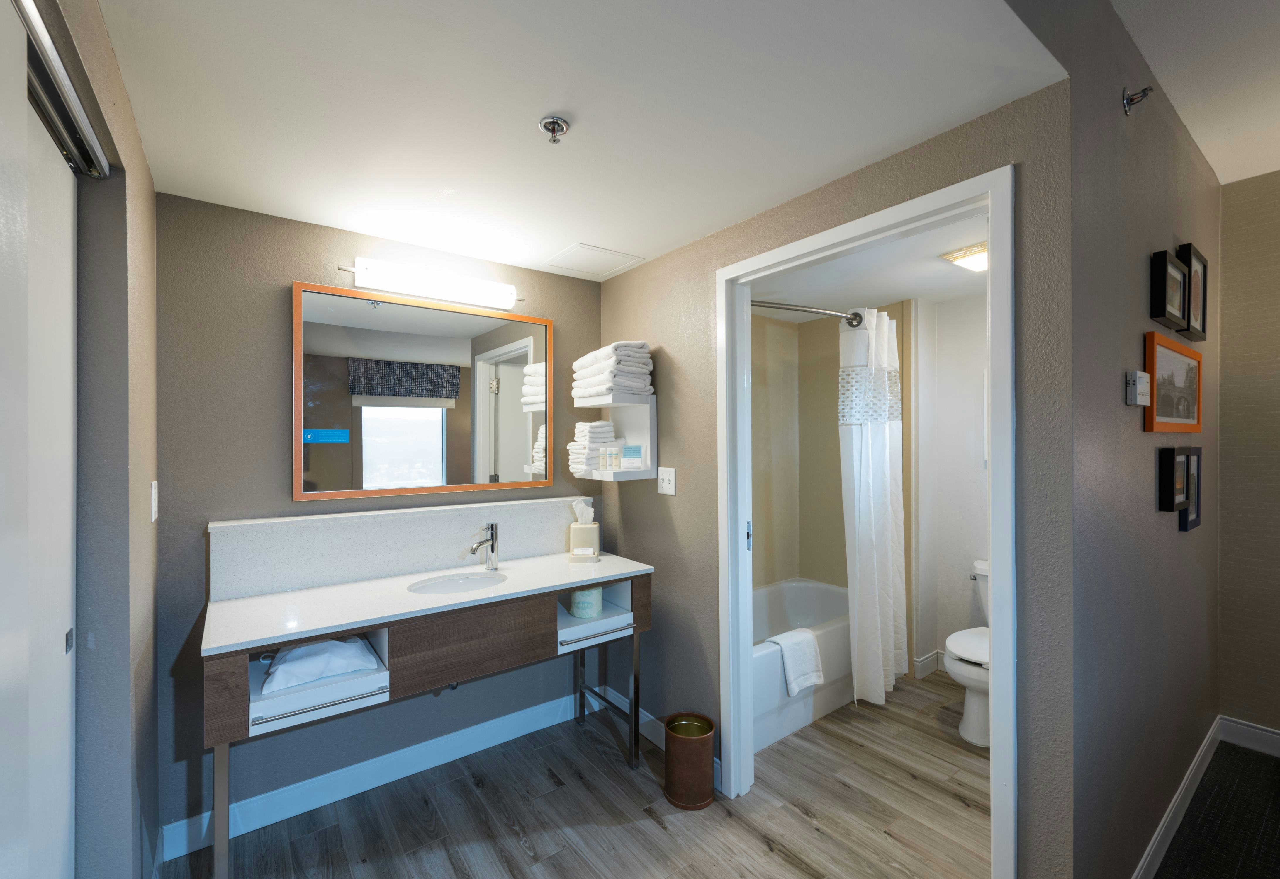 Hampton Inn & Suites Jamestown