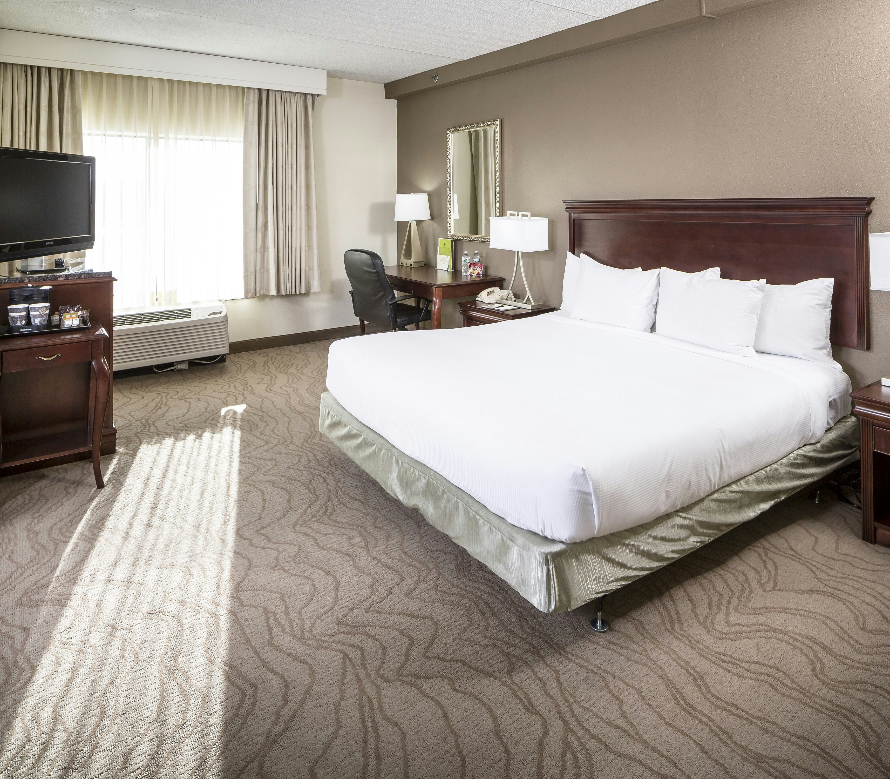 1 KING SUITE W SOFABED