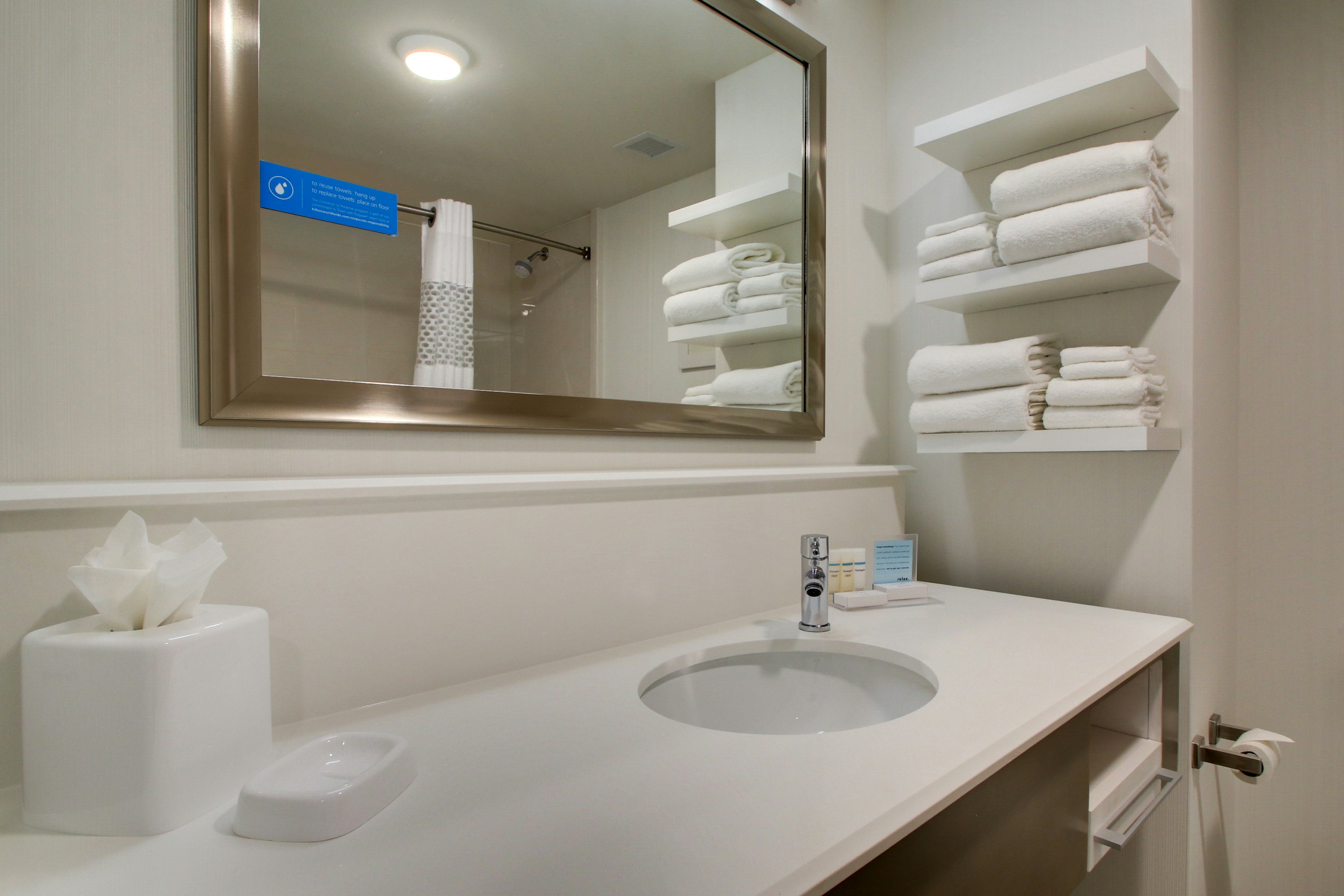 Hampton Inn & Suites Milwaukee West
