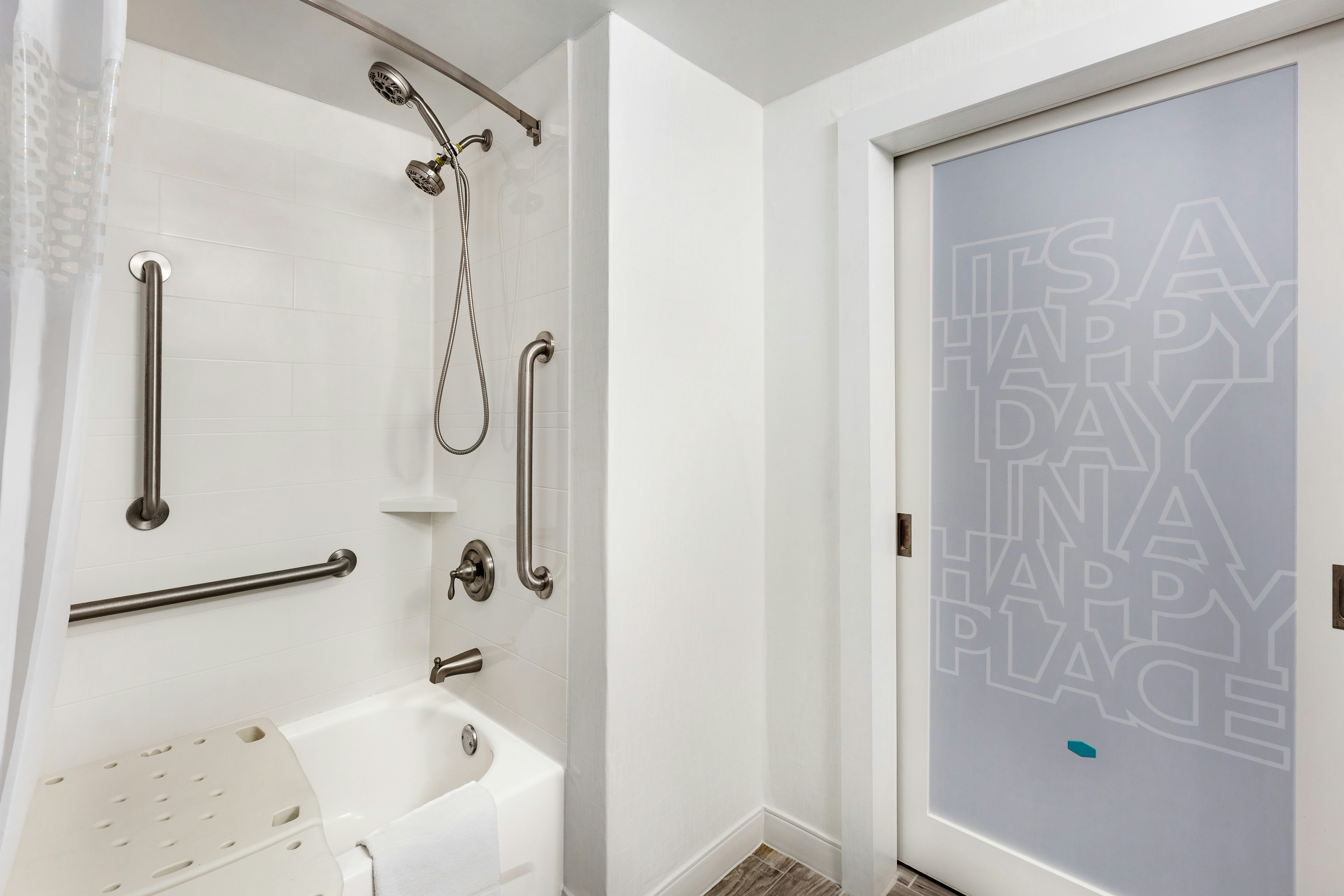 1 KNG ACCESSIBLE TUB NS