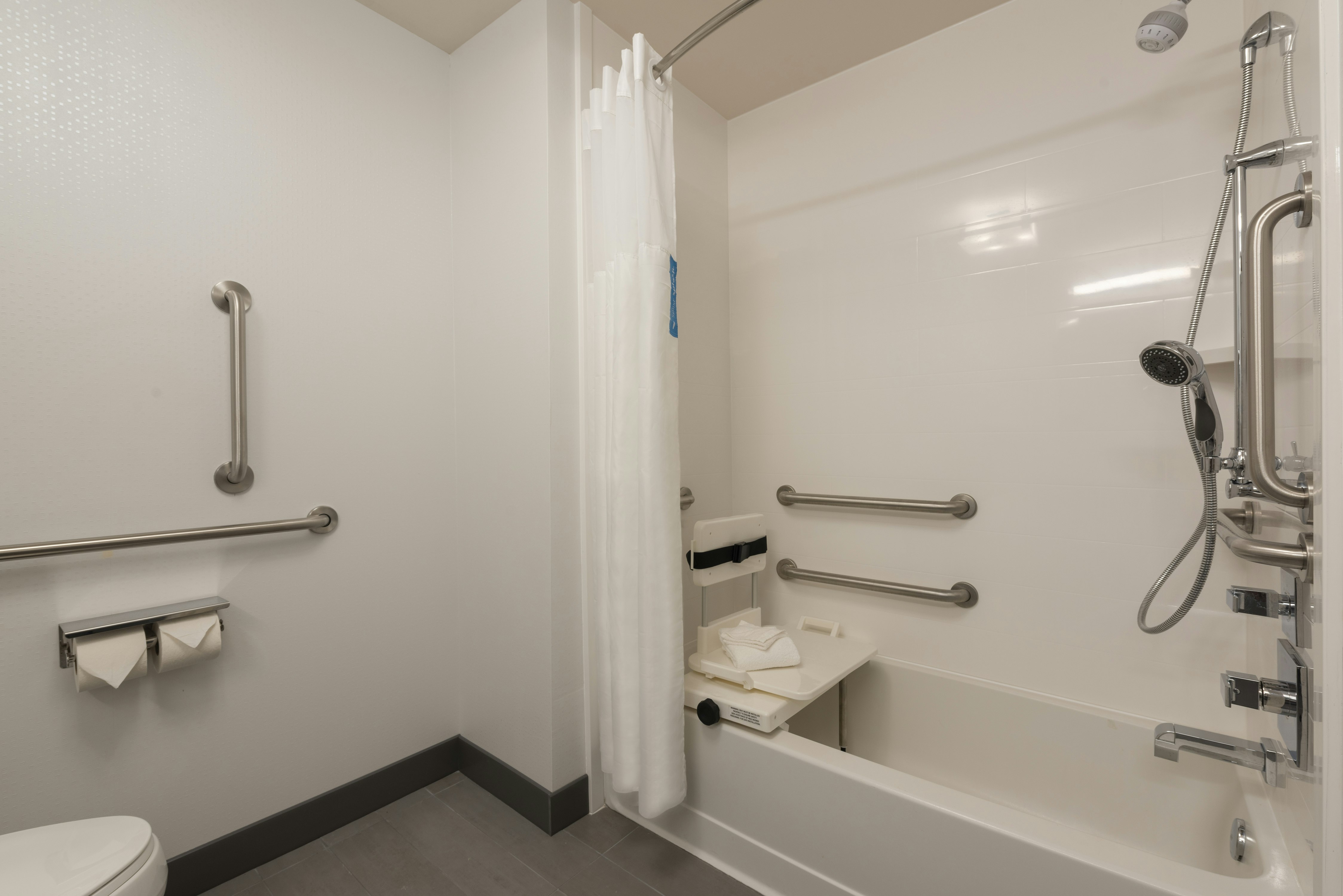 1 KNG ACCESSIBLE TUB NS