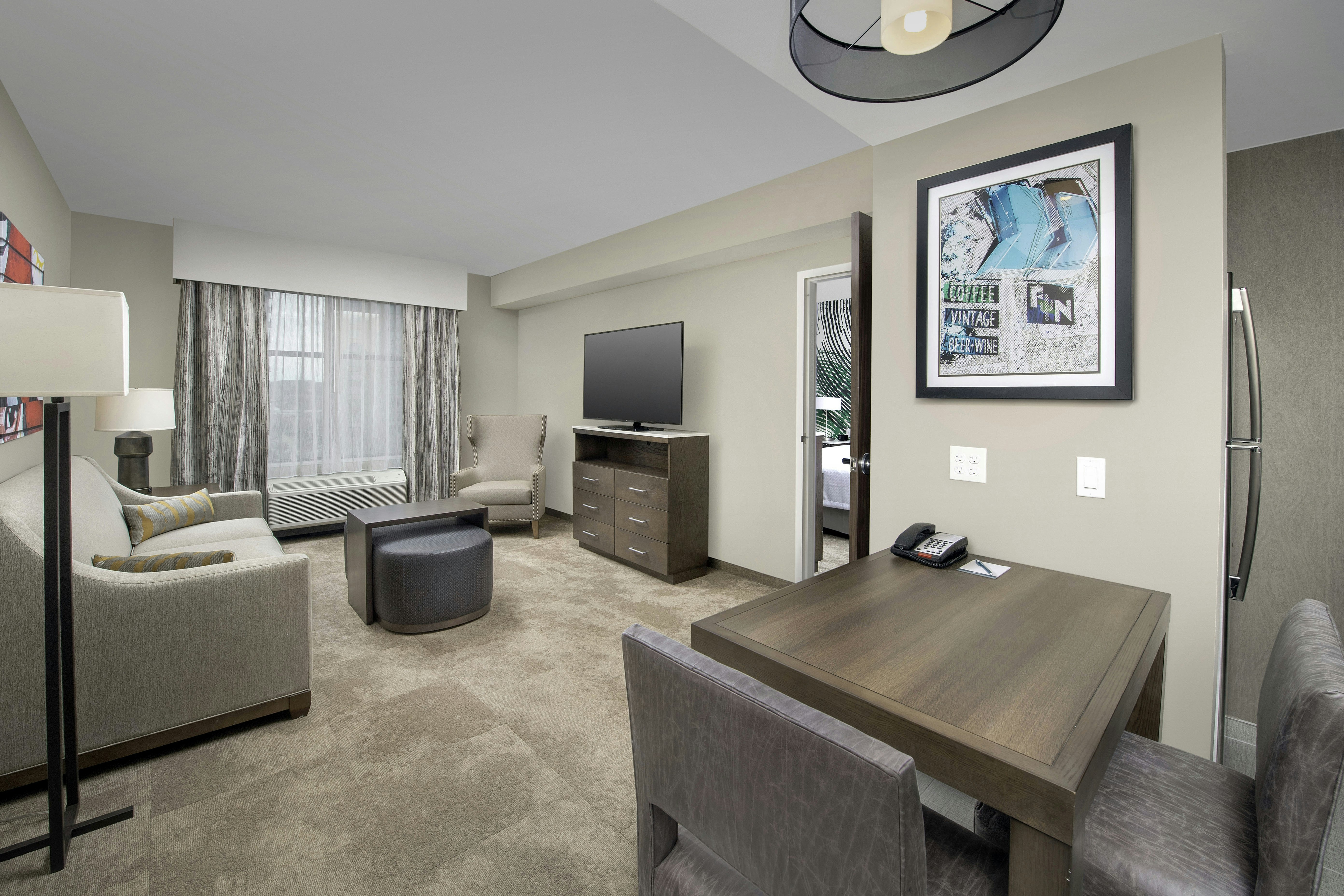 1 KING 1BDRM SUITE NONSMOK
